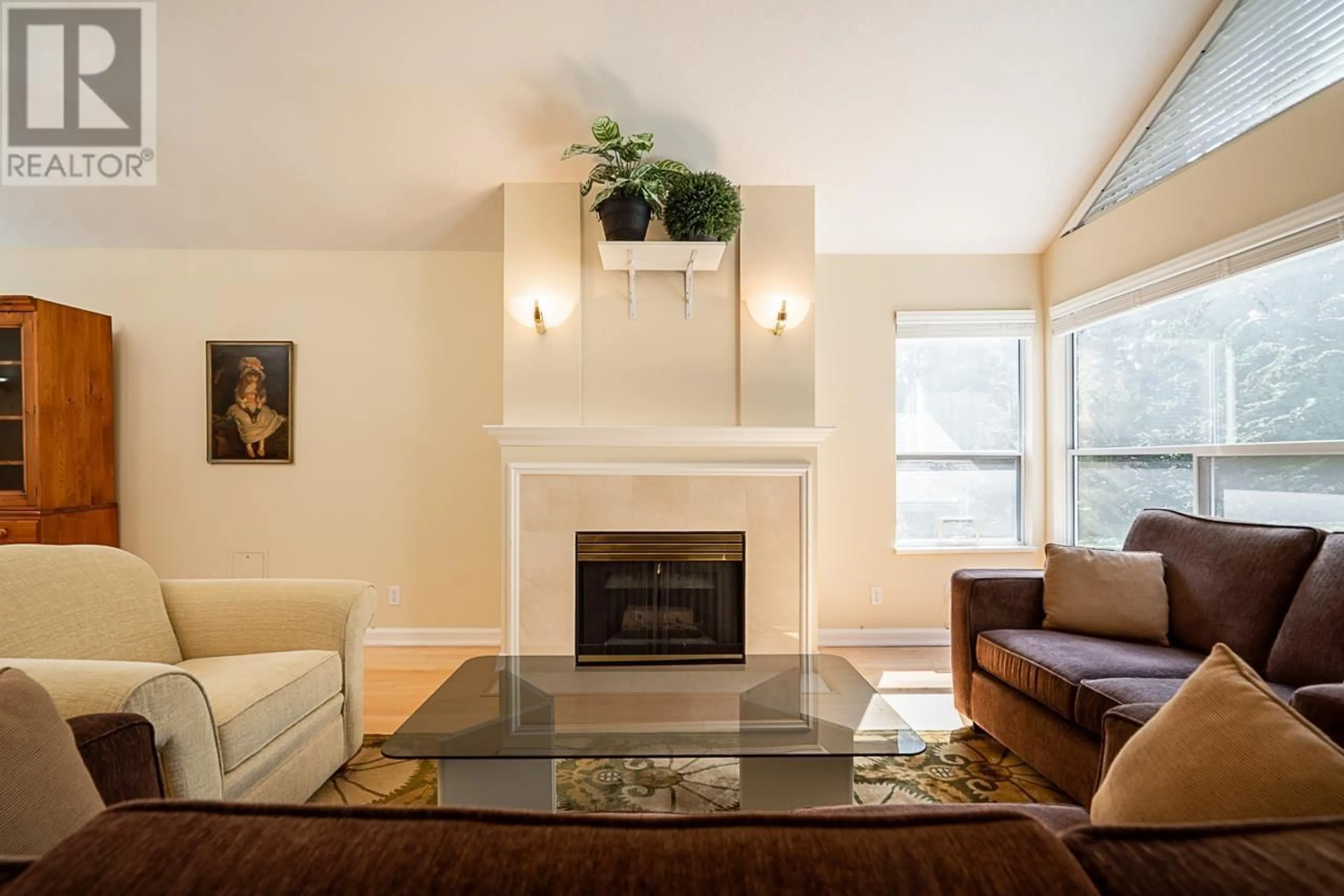Living room with furniture, unknown for 3 - 4055 INDIAN RIVER DRIVE, North Vancouver British Columbia V7G2R7