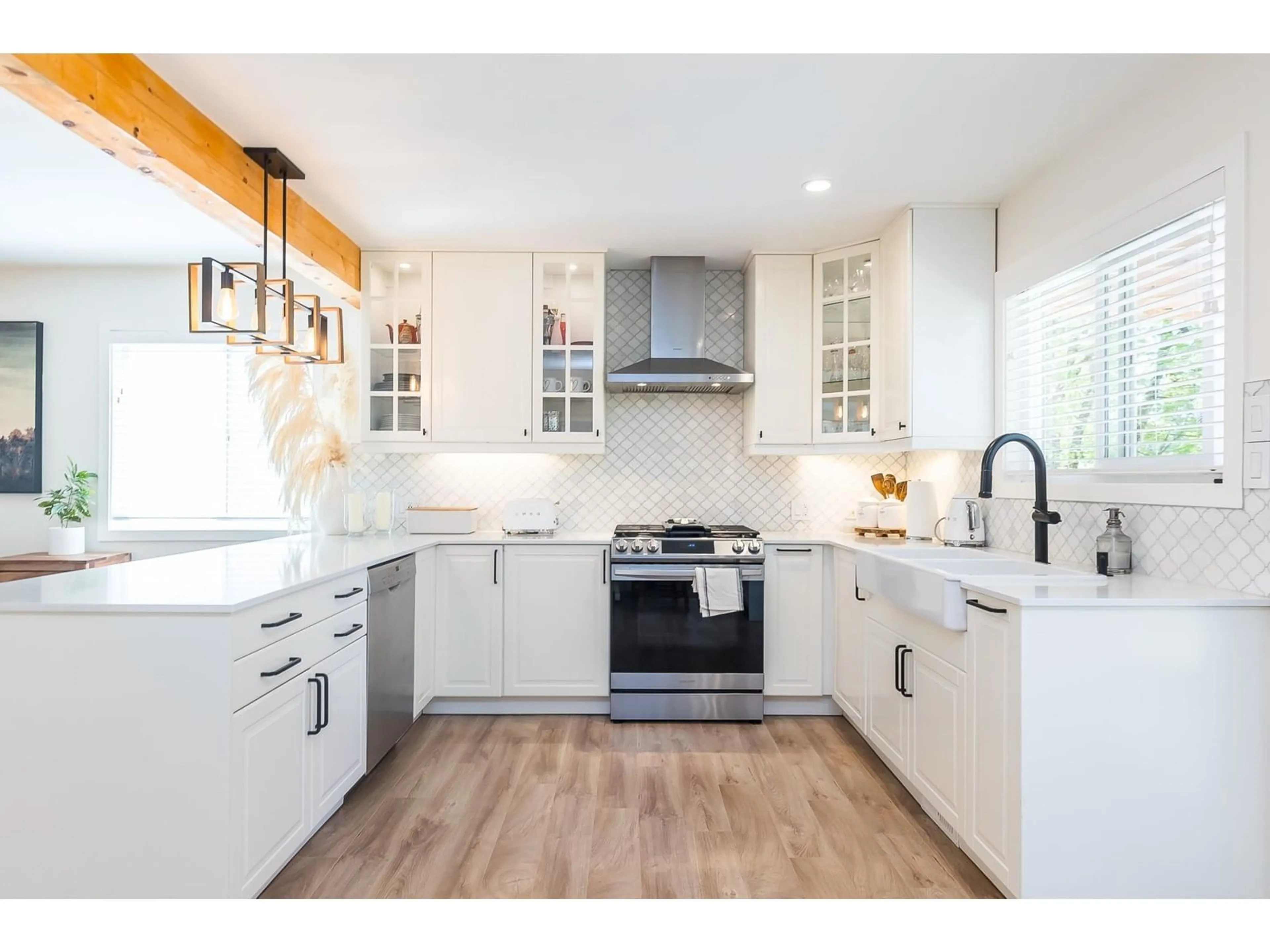 Open concept kitchen, unknown for 3485 OLD CLAYBURN, Abbotsford British Columbia V2S7H5