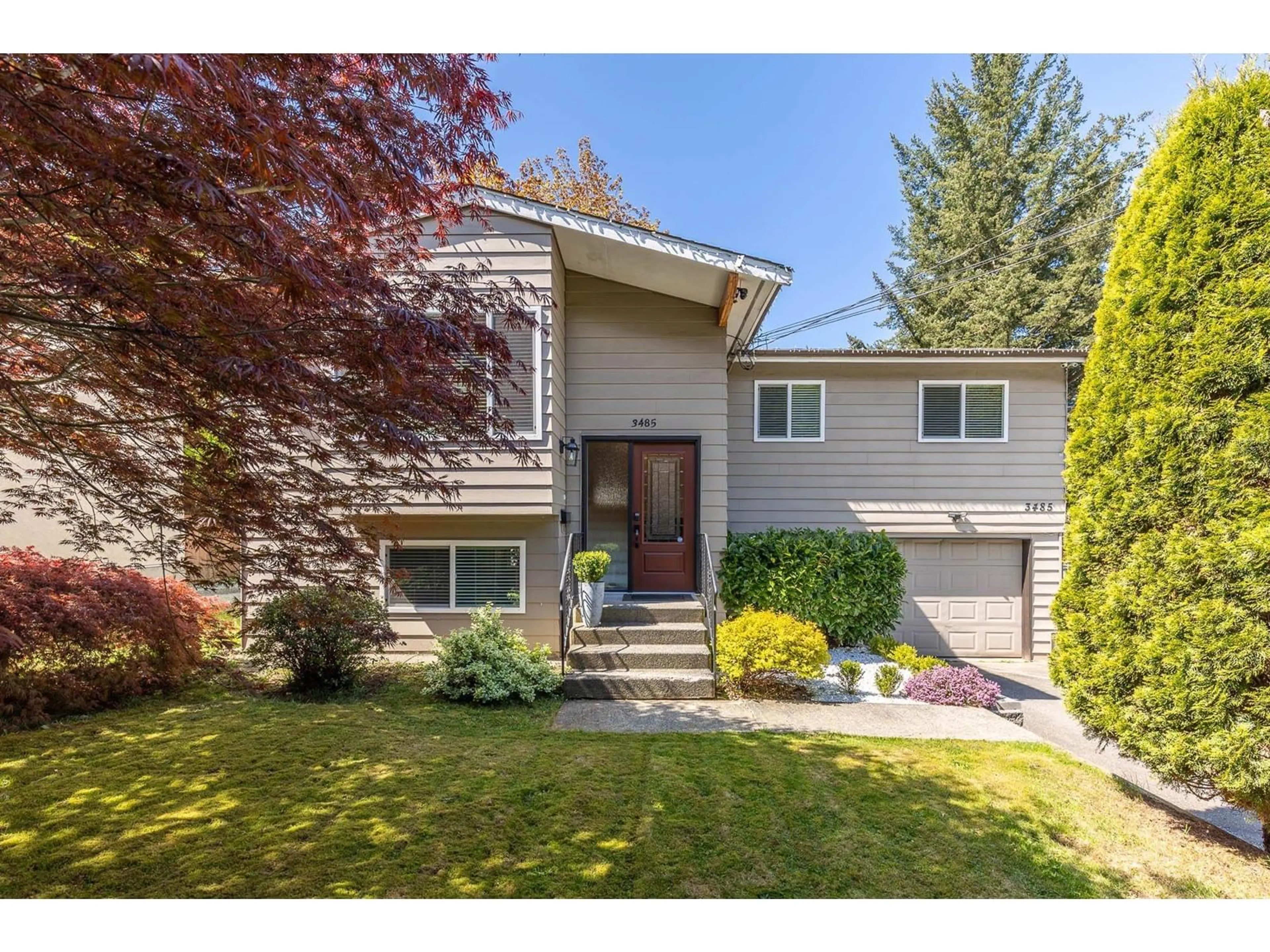 Home with vinyl exterior material, street for 3485 OLD CLAYBURN, Abbotsford British Columbia V2S7H5