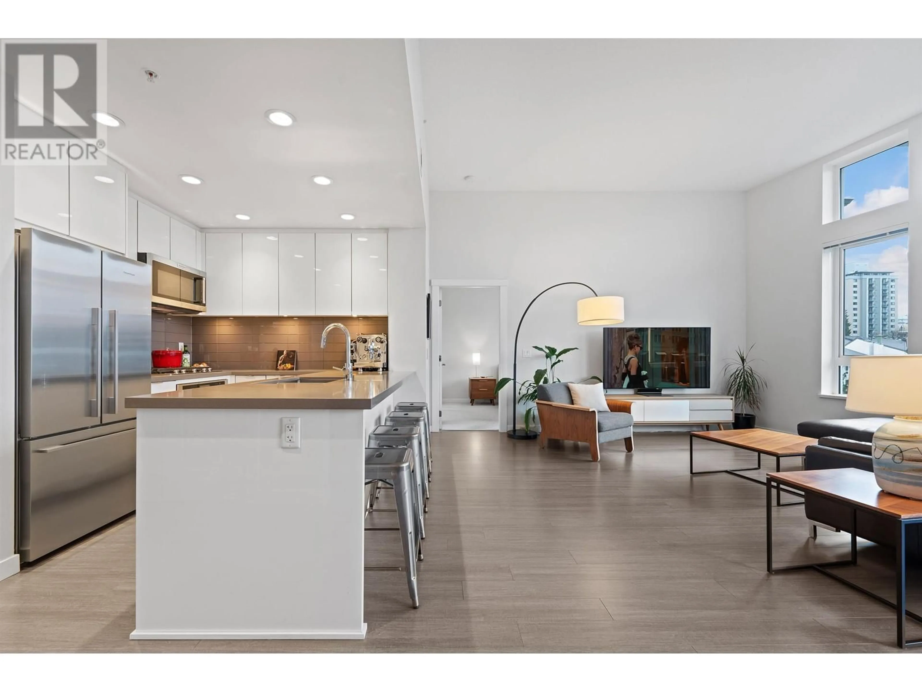 Open concept kitchen, unknown for 521 - 255 1ST STREET, North Vancouver British Columbia V7M3G8