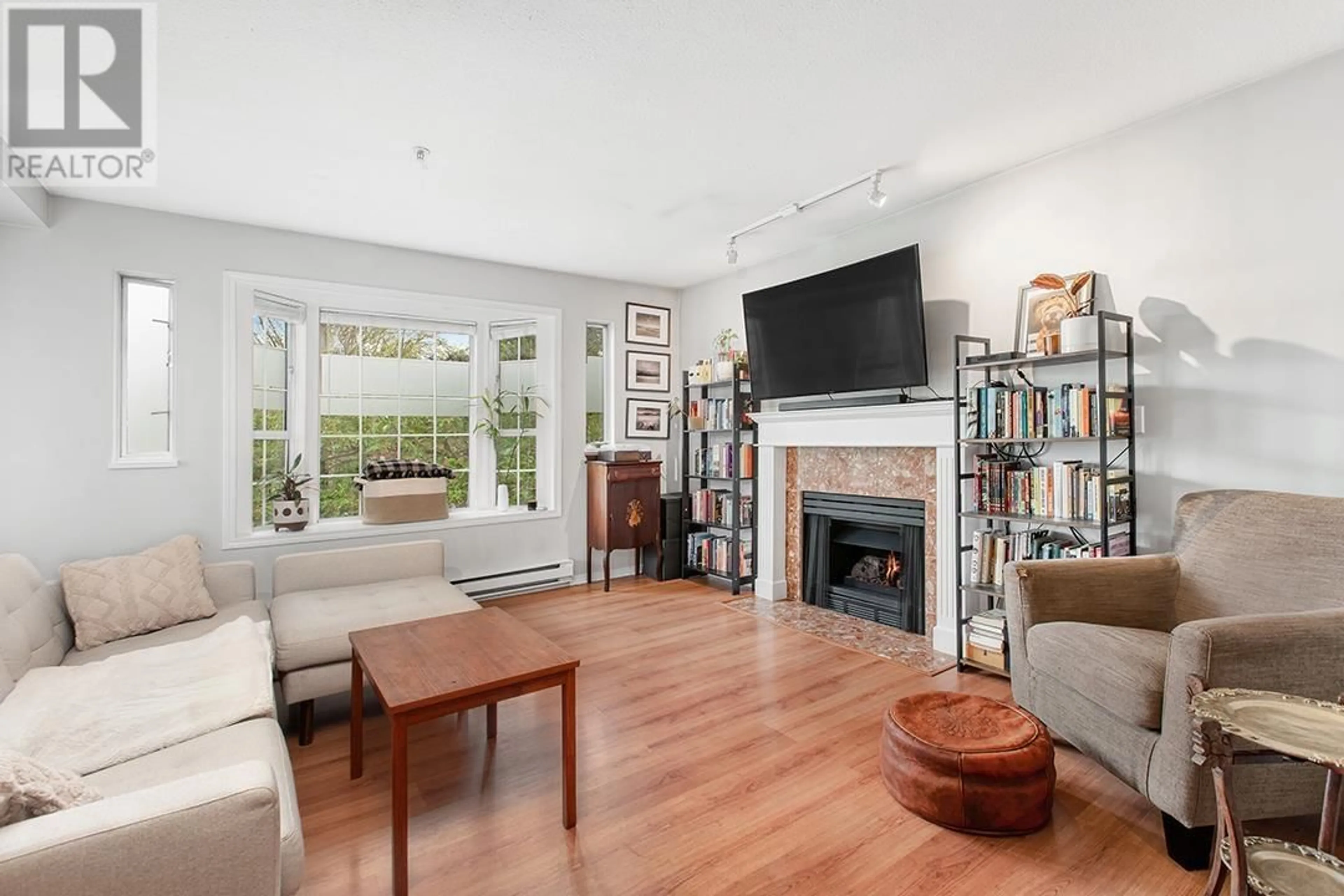 Living room with furniture, unknown for 301 - 1610 5TH AVENUE, Vancouver British Columbia V5N1L7