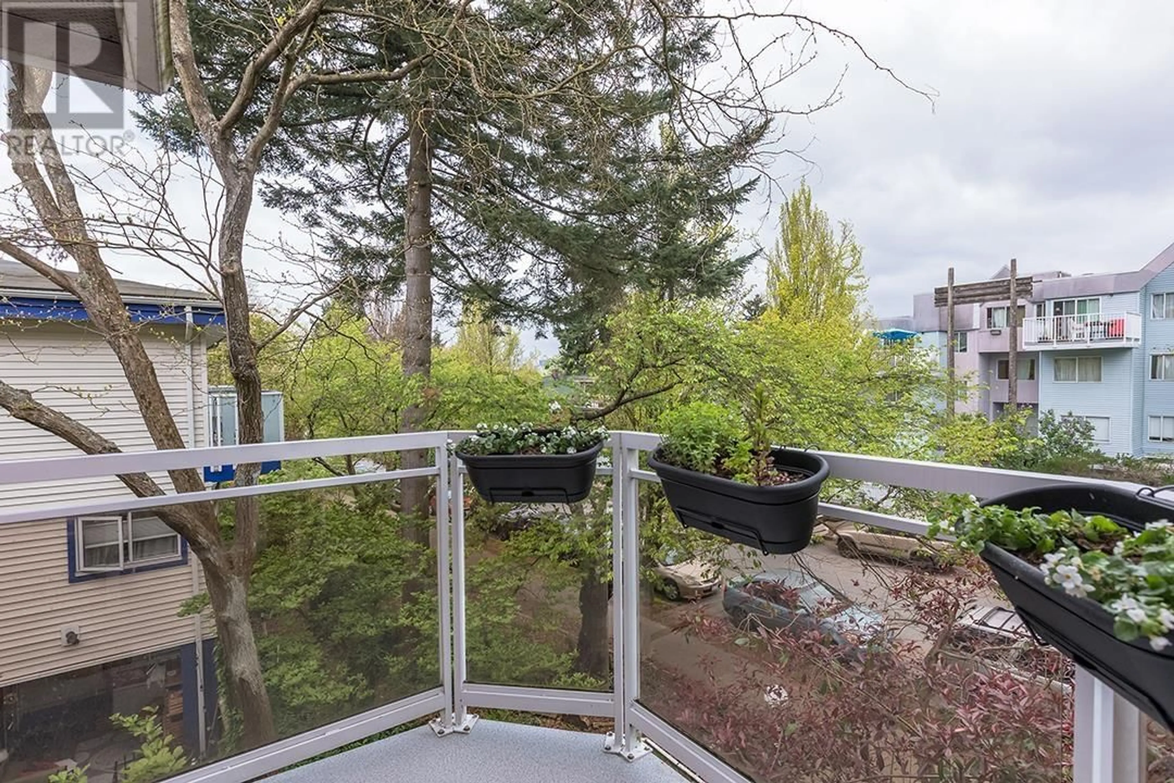 Patio, water/lake/river/ocean view for 301 - 1610 5TH AVENUE, Vancouver British Columbia V5N1L7