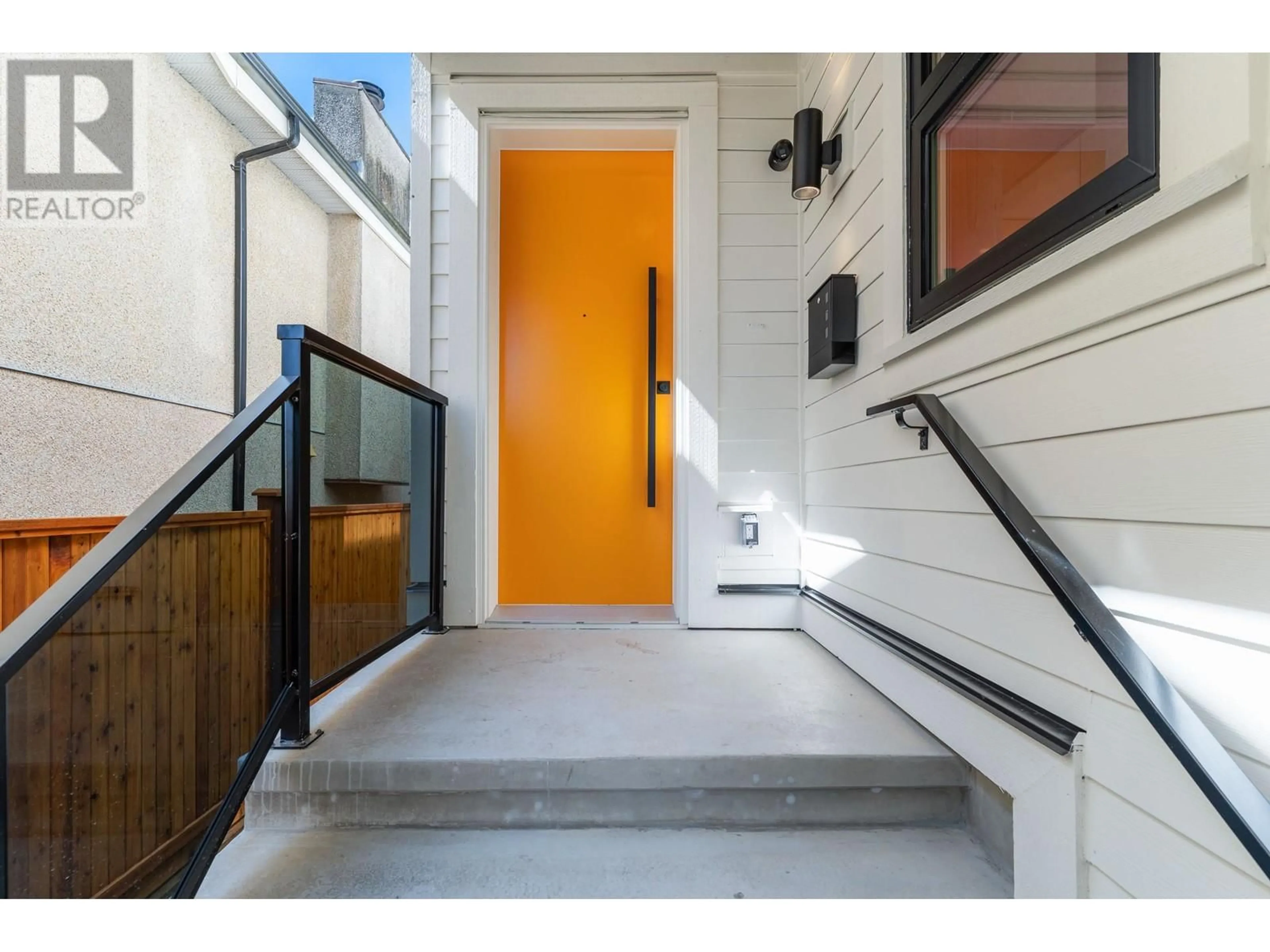 Indoor entryway for 2 - 1243 NOOTKA STREET, Vancouver British Columbia V5K4E6