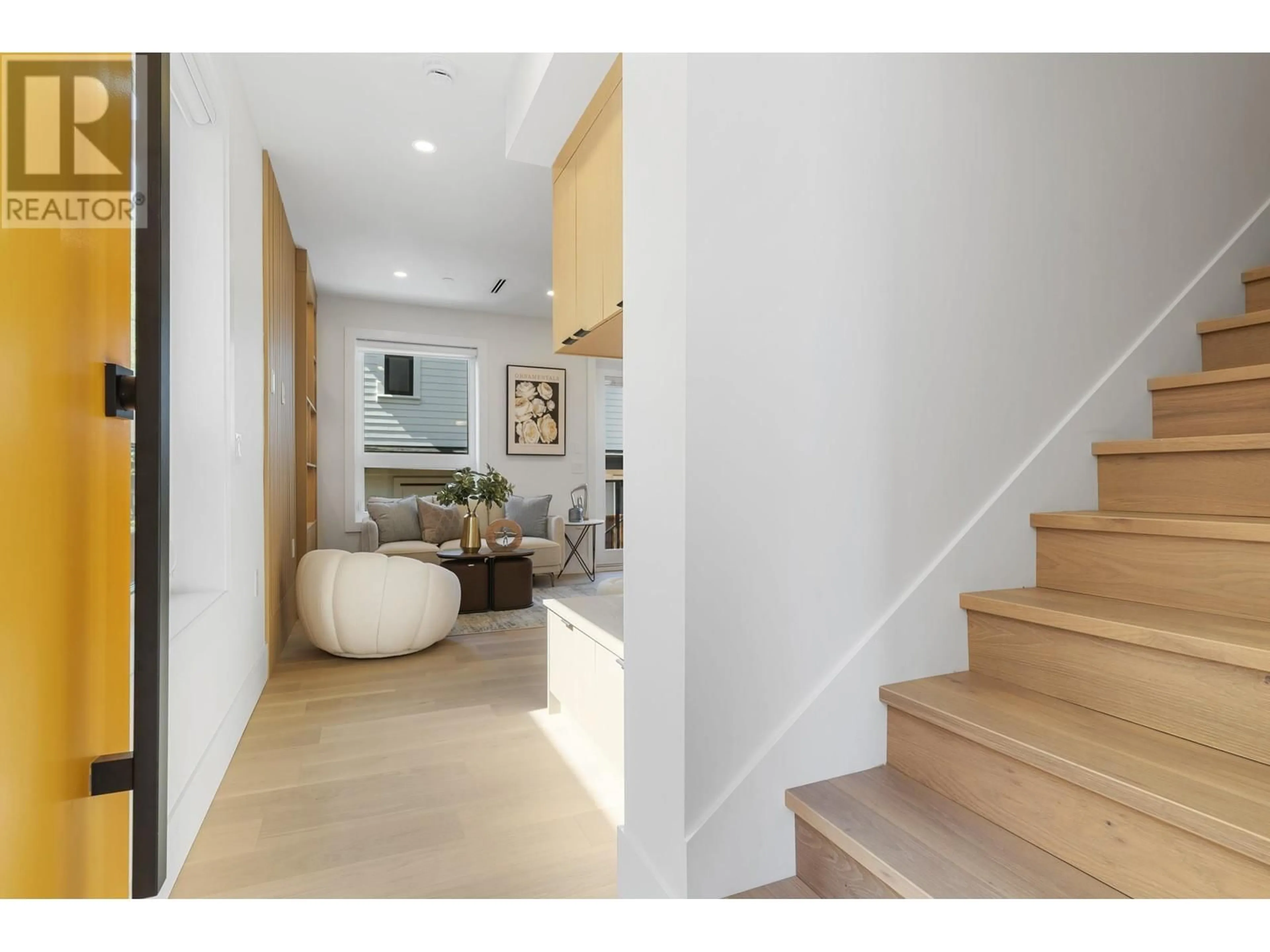 Indoor entryway for 2 - 1243 NOOTKA STREET, Vancouver British Columbia V5K4E6