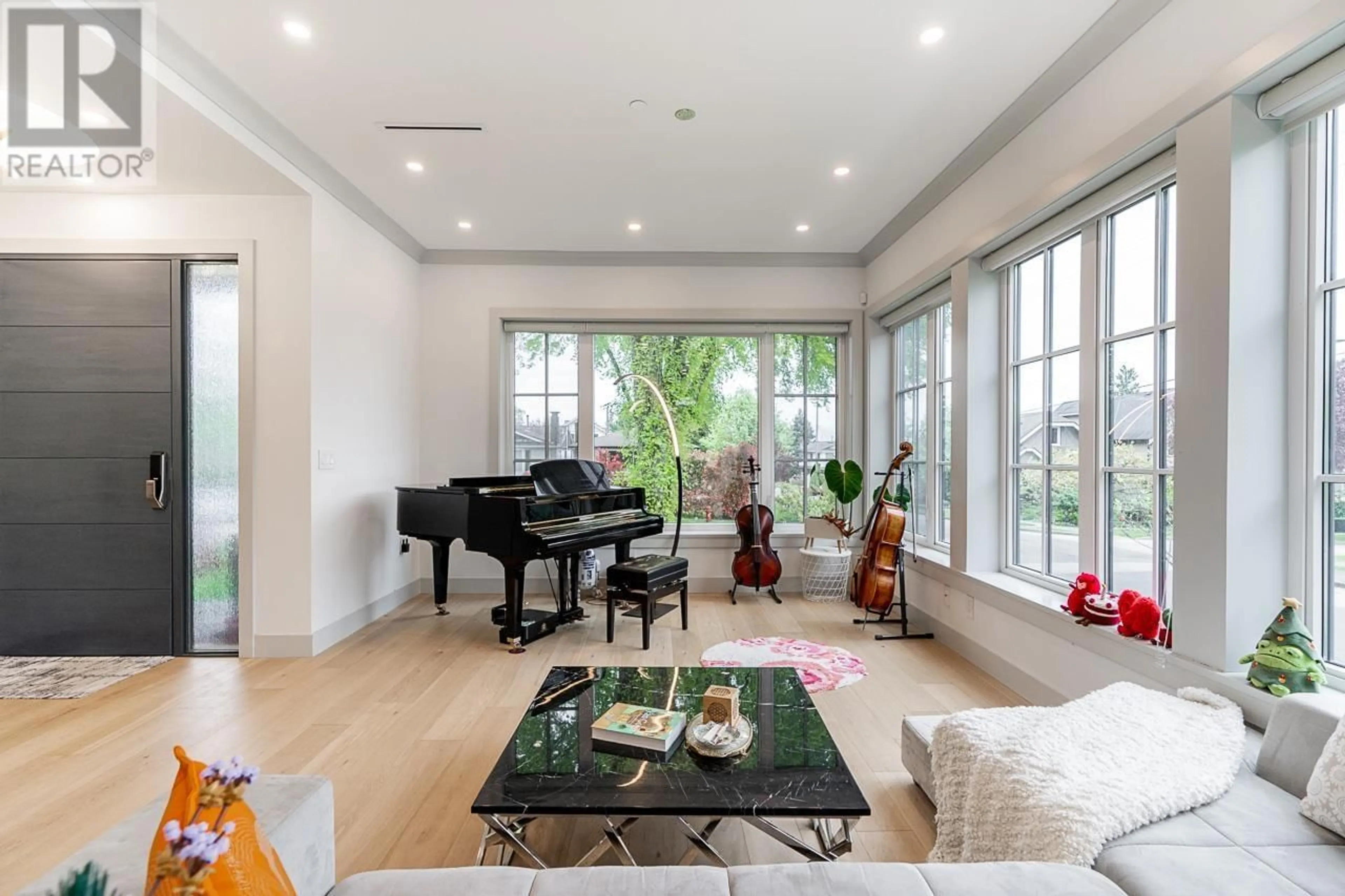Living room with furniture, wood/laminate floor for 3804 20TH AVENUE, Vancouver British Columbia V6S1G2