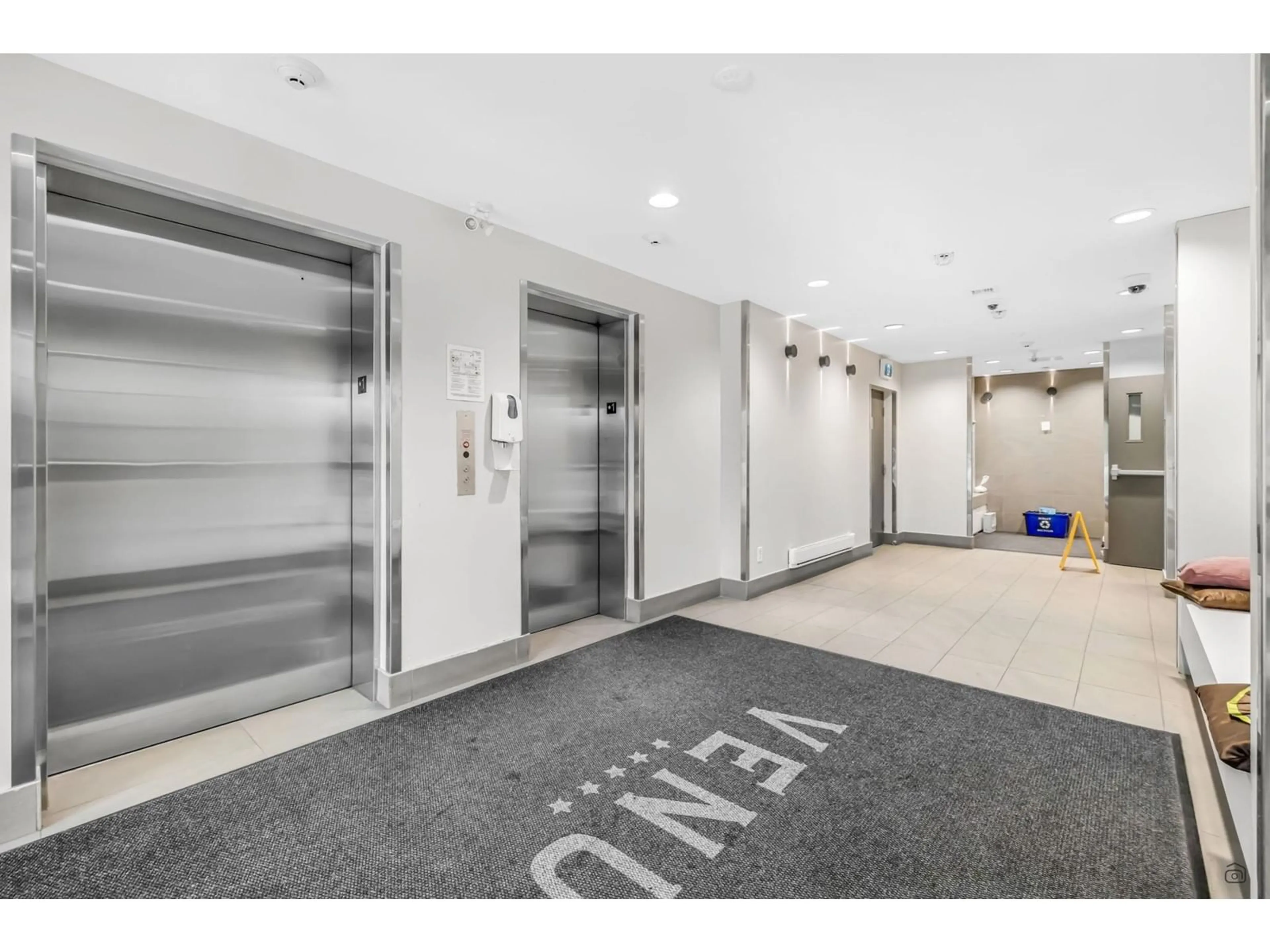 Indoor foyer for 432 - 13768 108, Surrey British Columbia V3T0L9