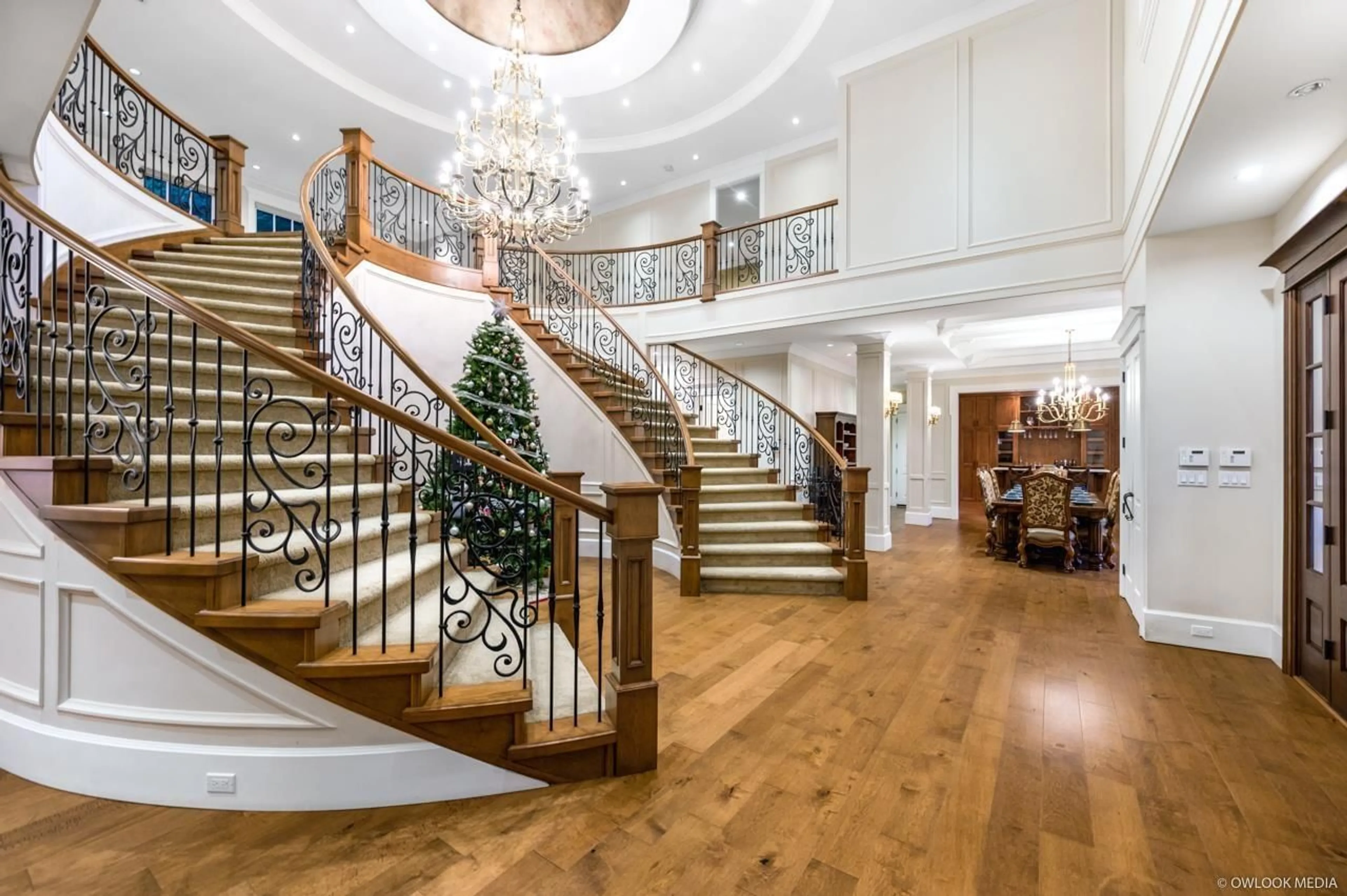 Indoor foyer for 2923 WOODCREST, Surrey British Columbia V4P2K8