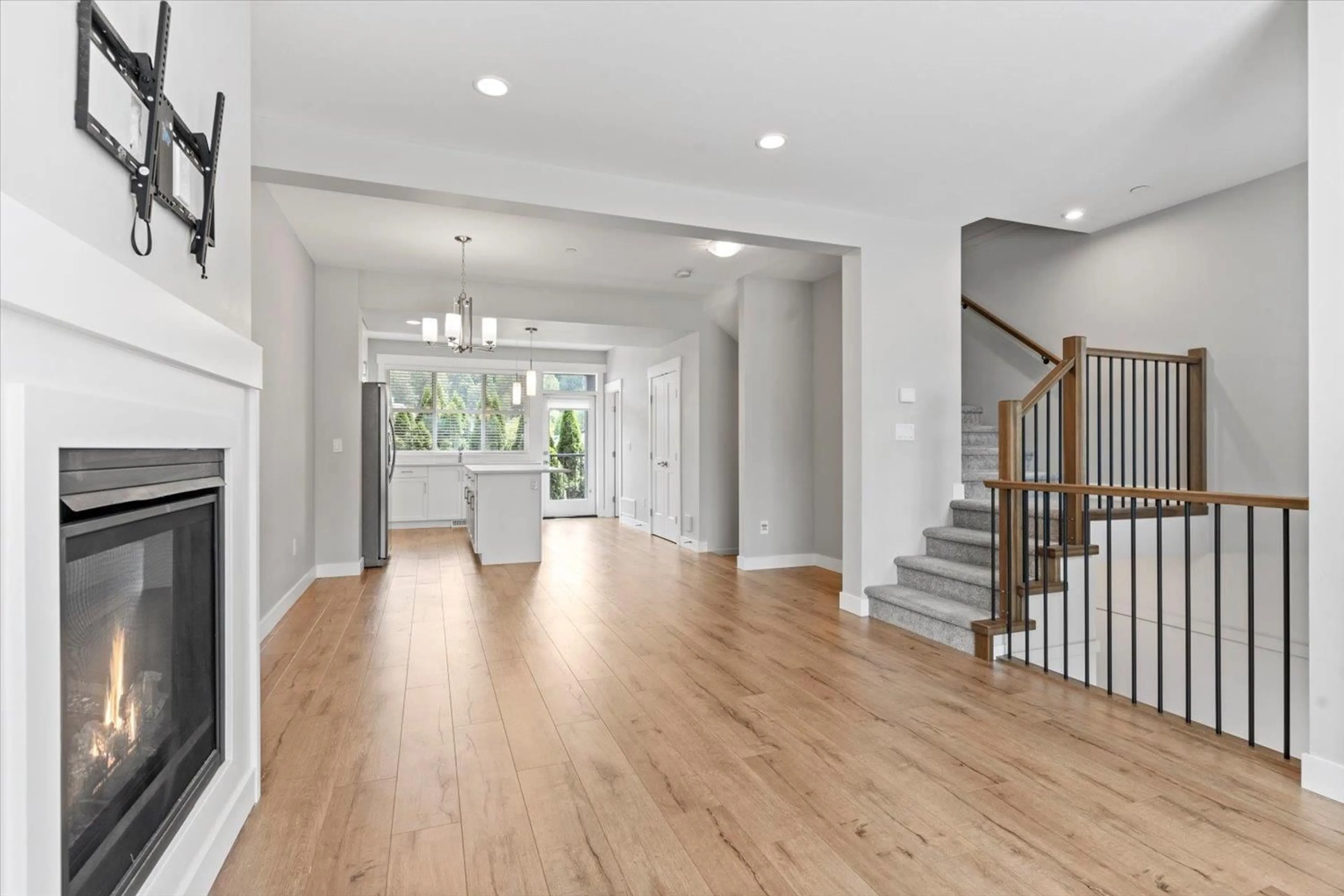 Indoor entryway for 7 - 6029 PROMONTORY ROAD, Chilliwack British Columbia V2R6B1
