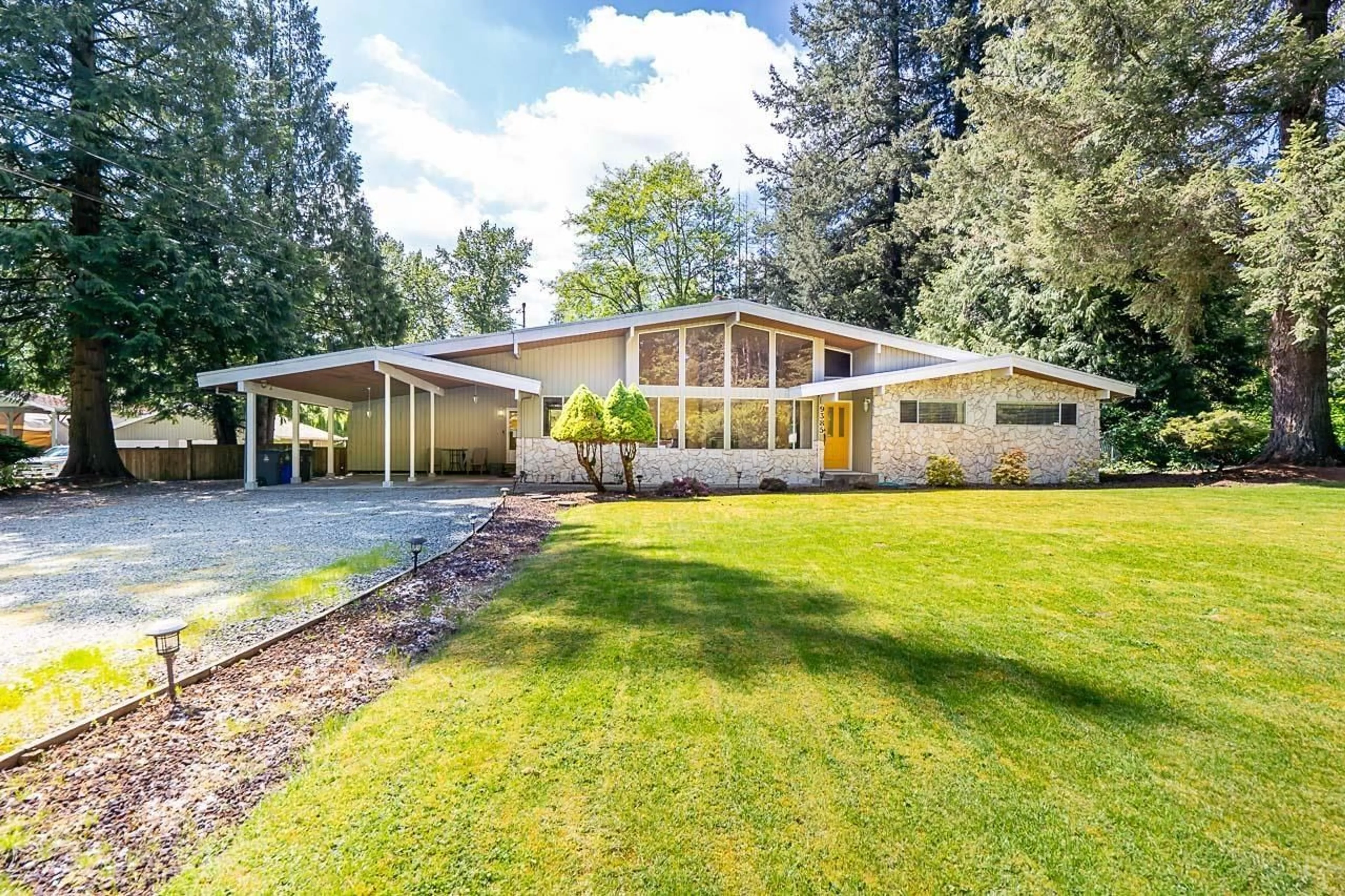 Home with vinyl exterior material, unknown for 9385 182, Surrey British Columbia V4N3V7