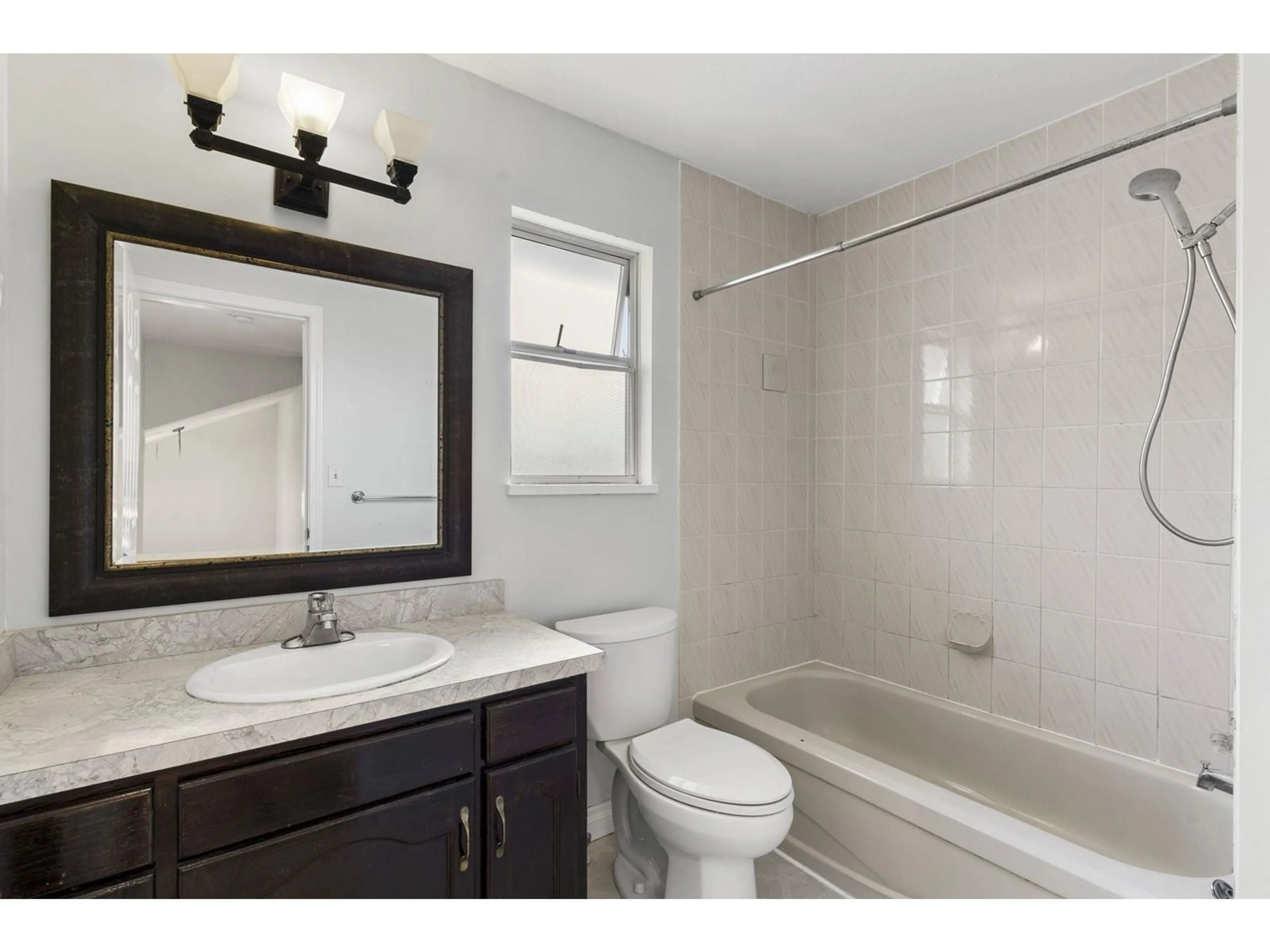 Standard bathroom, ceramic/tile floor for 33480 BLUEBERRY, Mission British Columbia V2V6E7