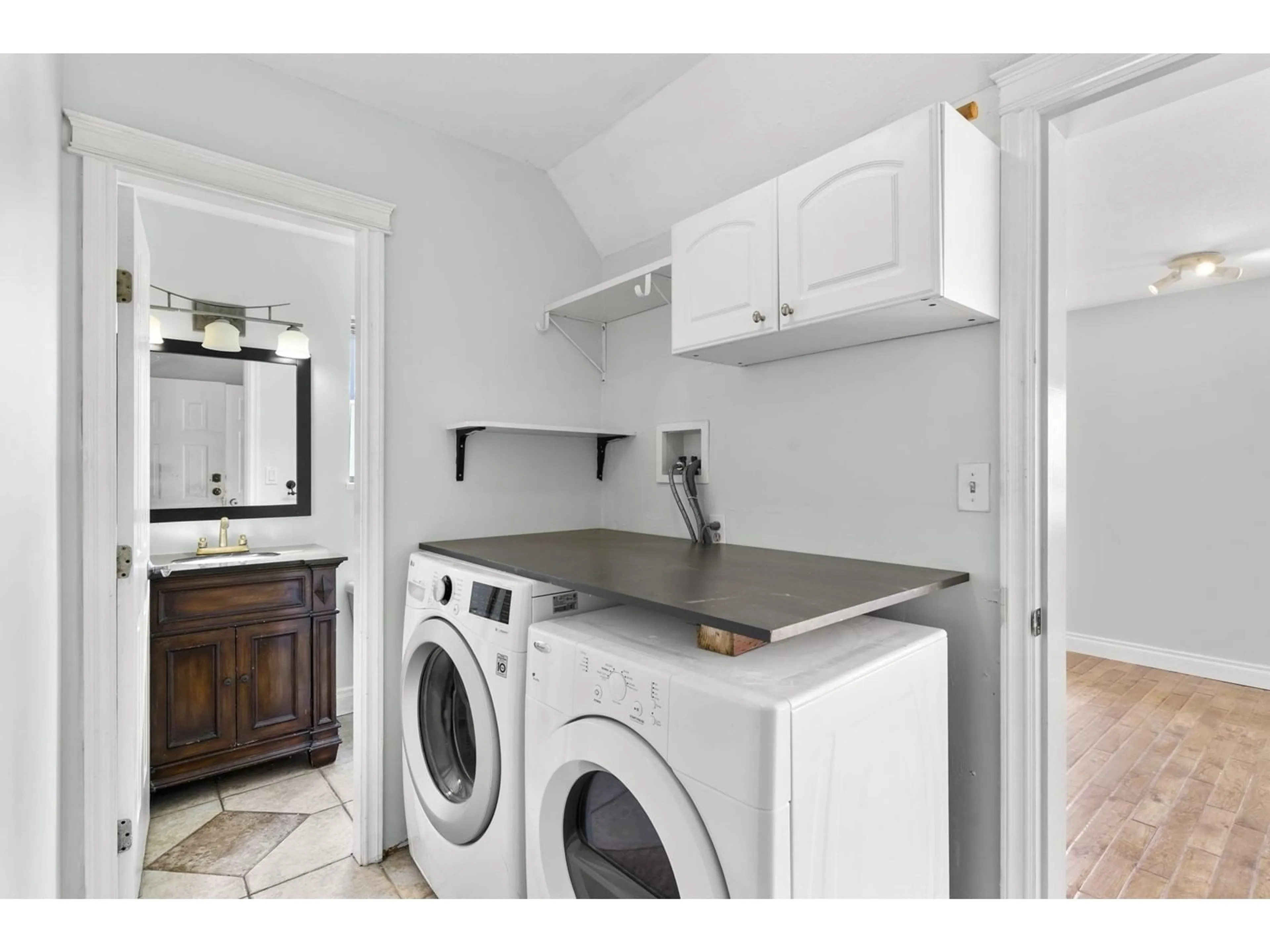 Laundry room for 33480 BLUEBERRY, Mission British Columbia V2V6E7