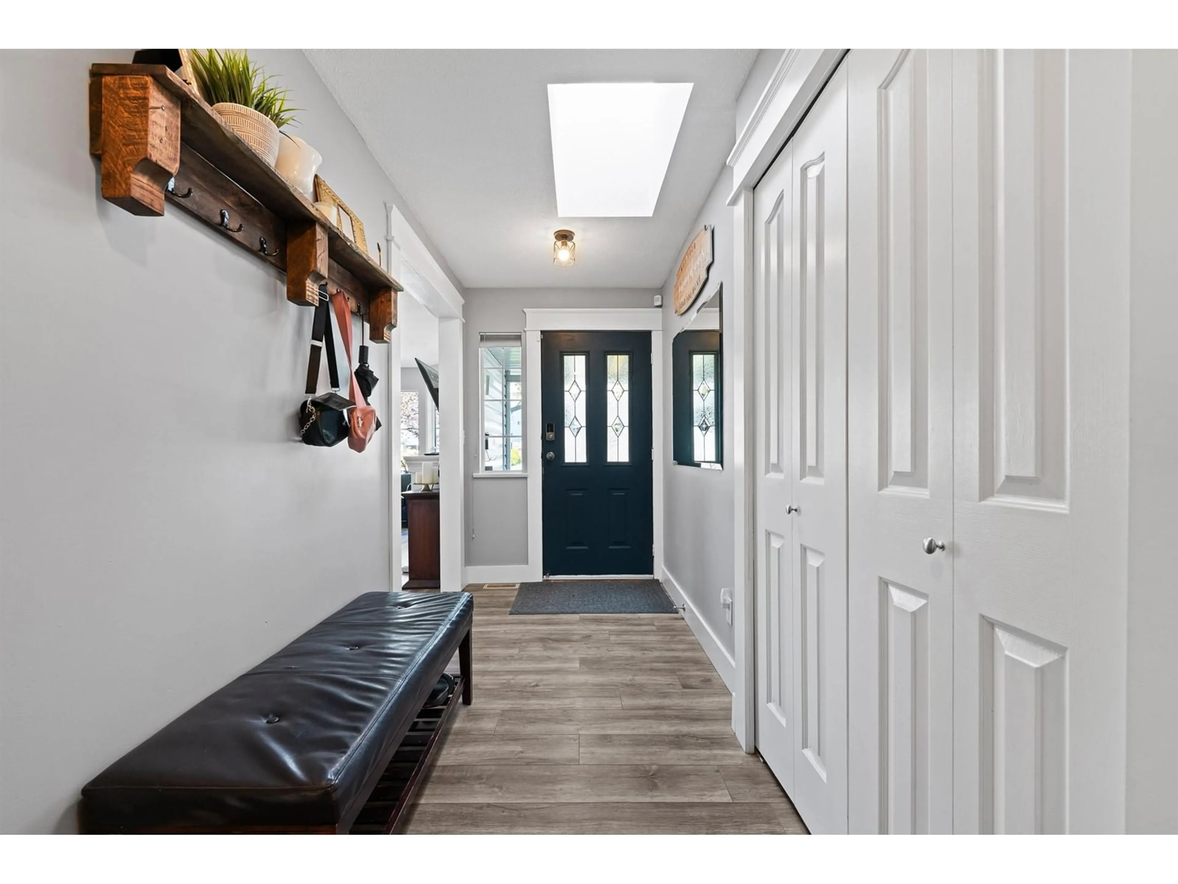 Indoor entryway for 35372 SANDY HILL, Abbotsford British Columbia V3G1J2