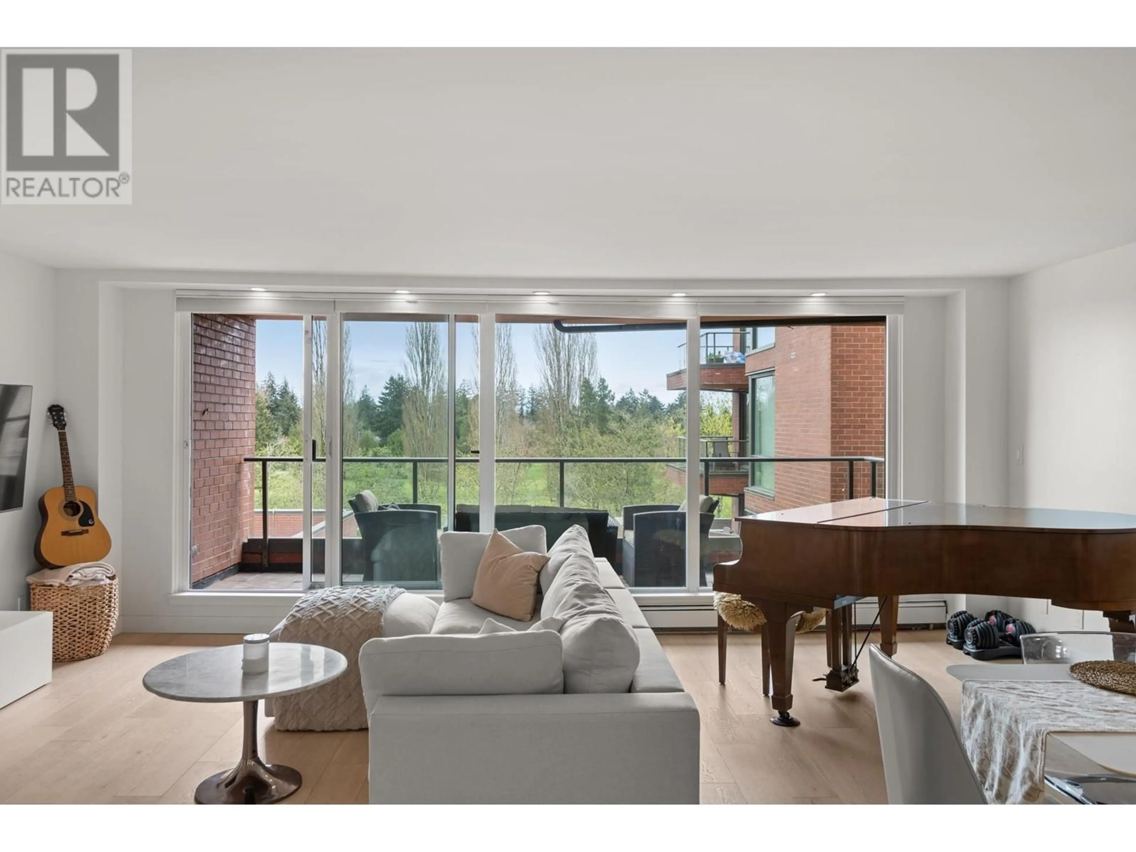 Living room with furniture, unknown for 409 - 1350 VIEW CRESCENT, Tsawwassen British Columbia V4L2K3