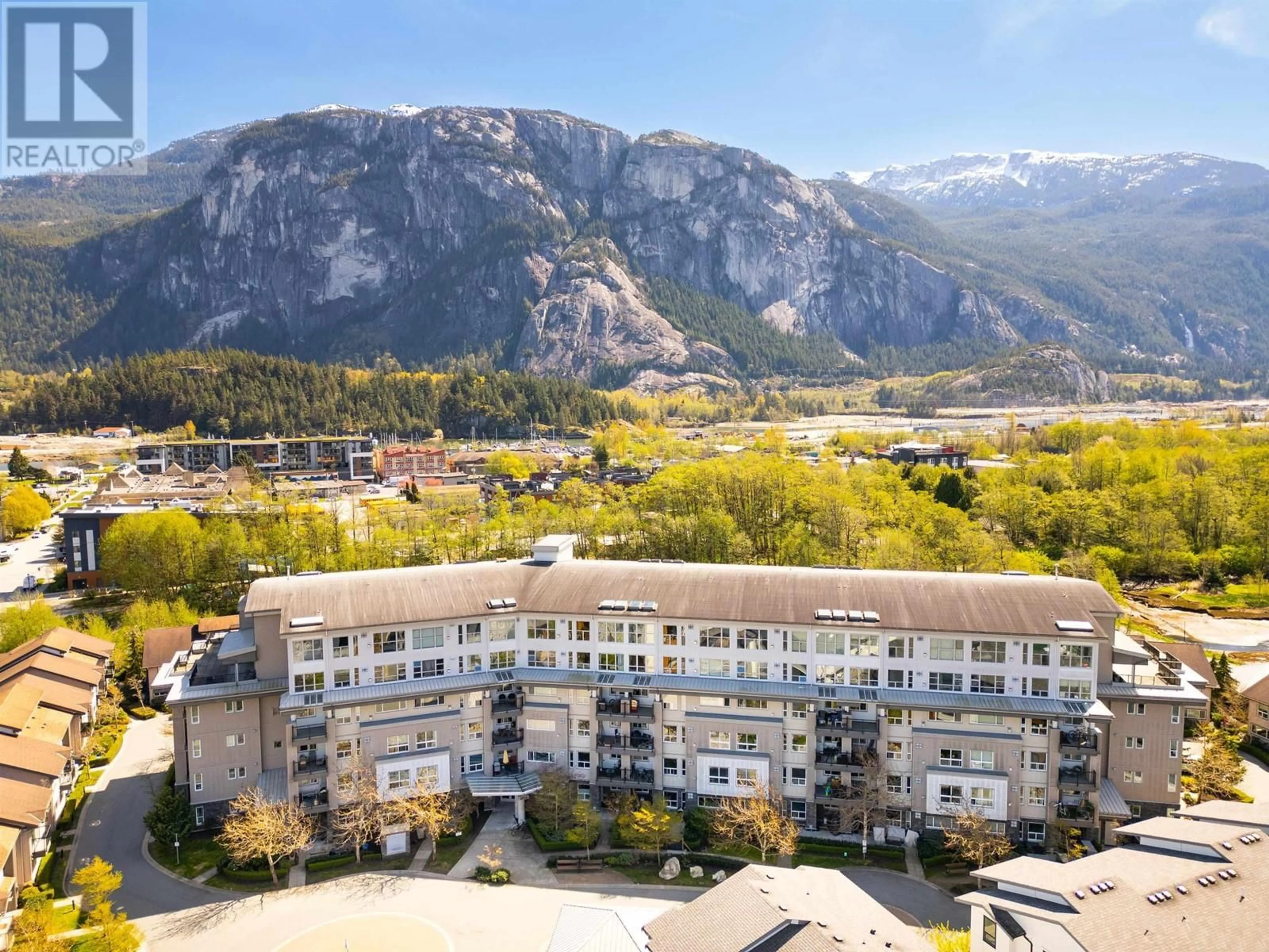A pic from outside/outdoor area/front of a property/back of a property/a pic from drone, mountain view for 613 - 1212 MAIN STREET, Squamish British Columbia V8B0S1