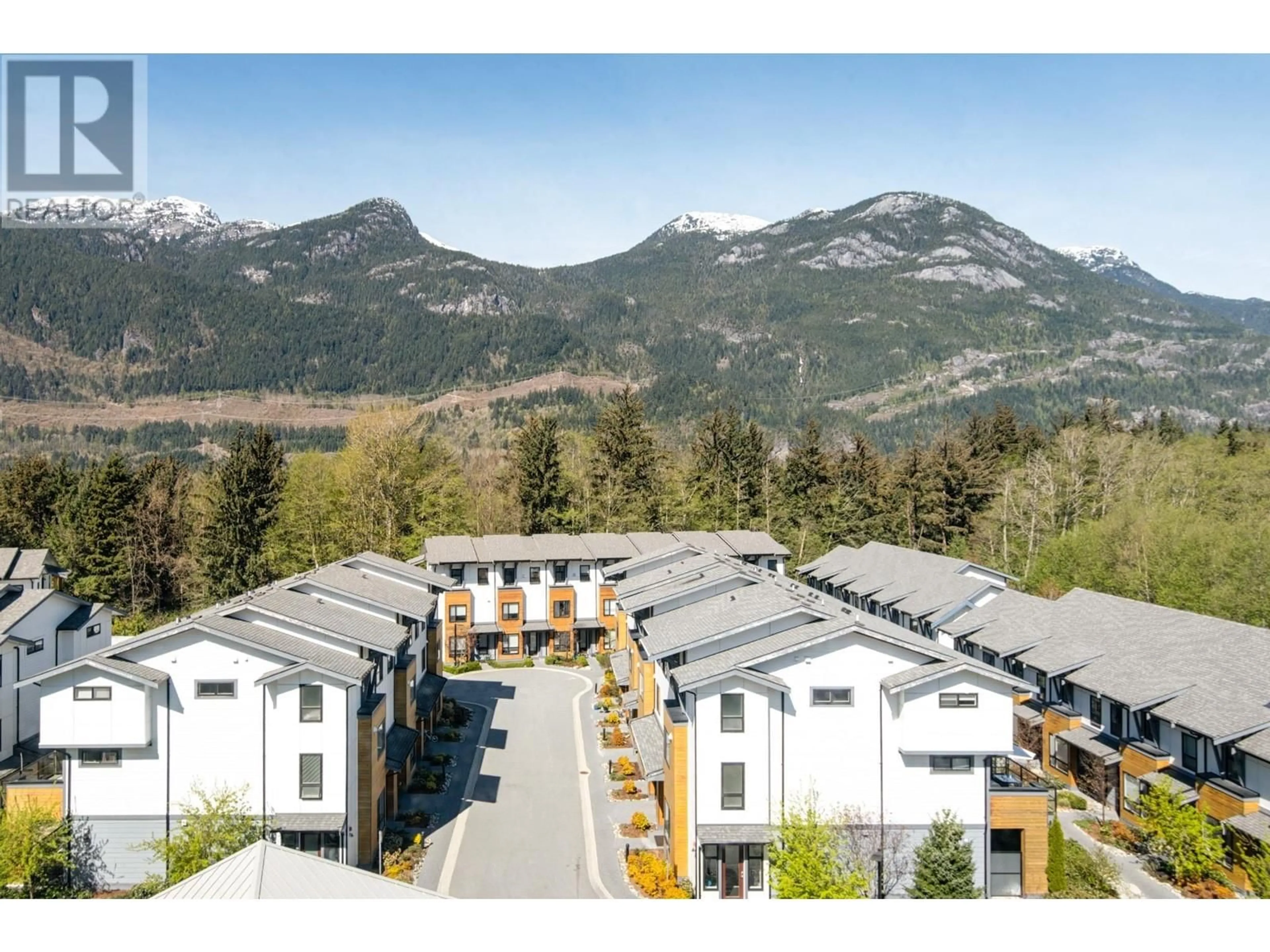 A pic from outside/outdoor area/front of a property/back of a property/a pic from drone, mountain view for 613 - 1212 MAIN STREET, Squamish British Columbia V8B0S1
