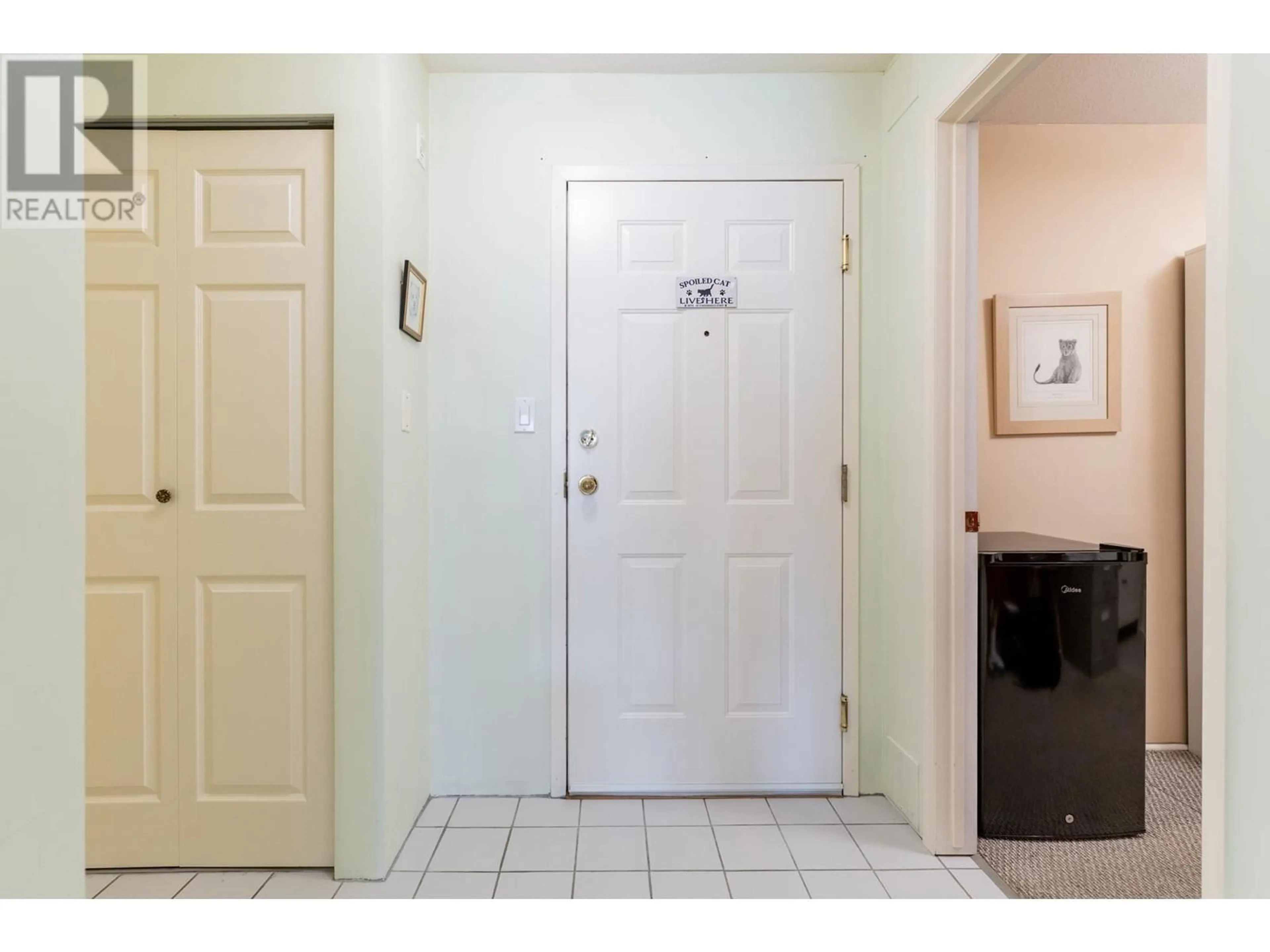 Indoor entryway for 111 - 1966 COQUITLAM AVENUE, Port Coquitlam British Columbia V3B7P8
