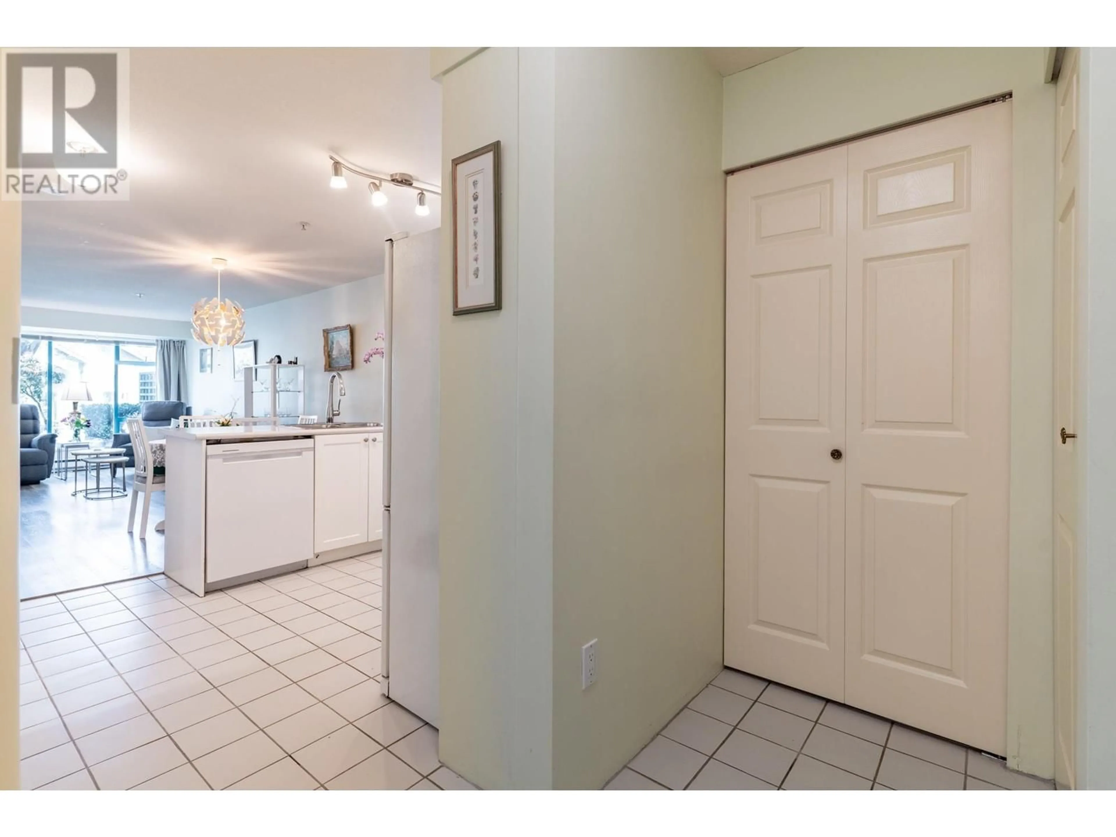 Indoor entryway for 111 - 1966 COQUITLAM AVENUE, Port Coquitlam British Columbia V3B7P8