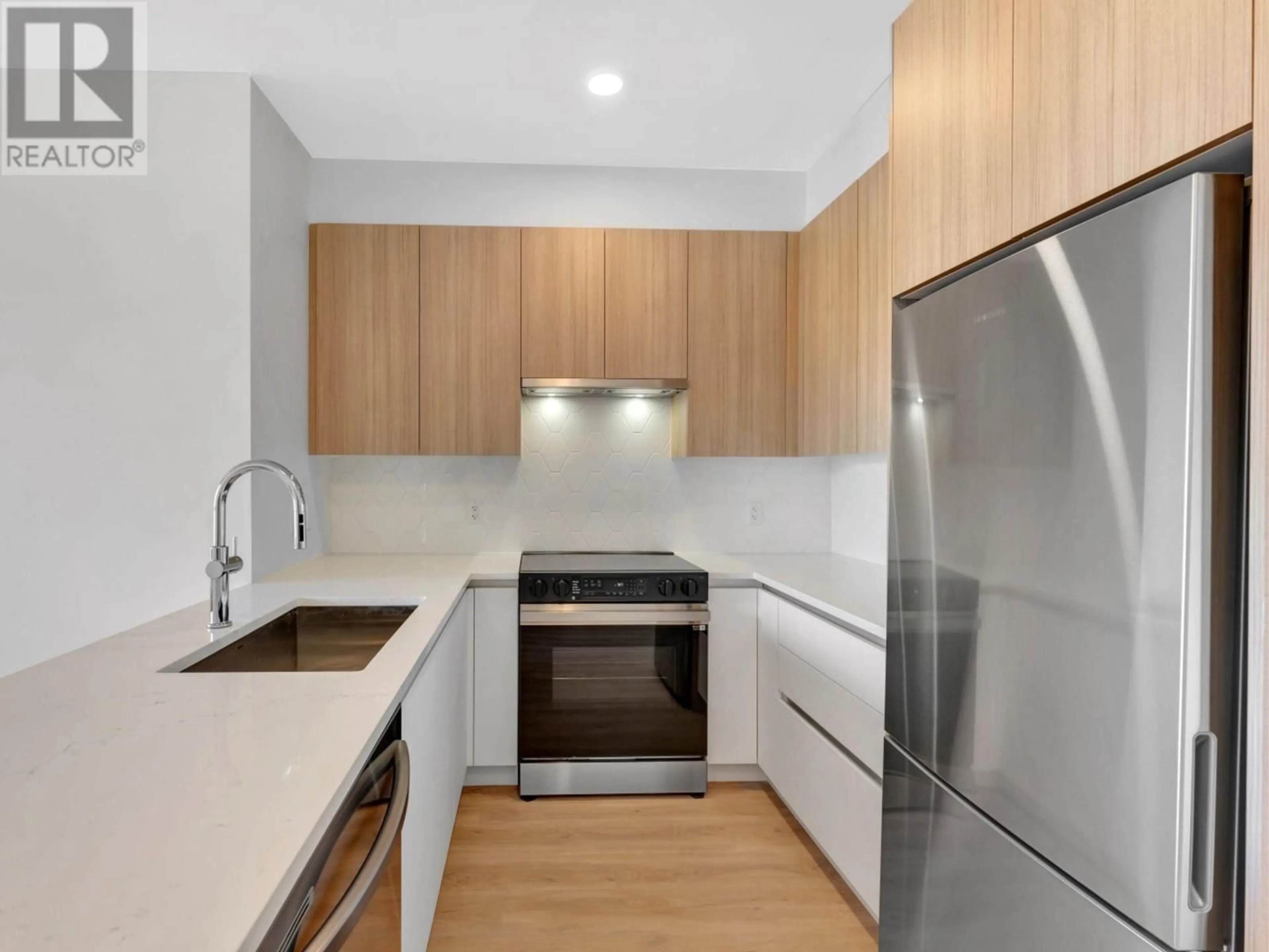 Standard kitchen, unknown for 610 - 11907 223 STREET, Maple Ridge British Columbia V2X4P9