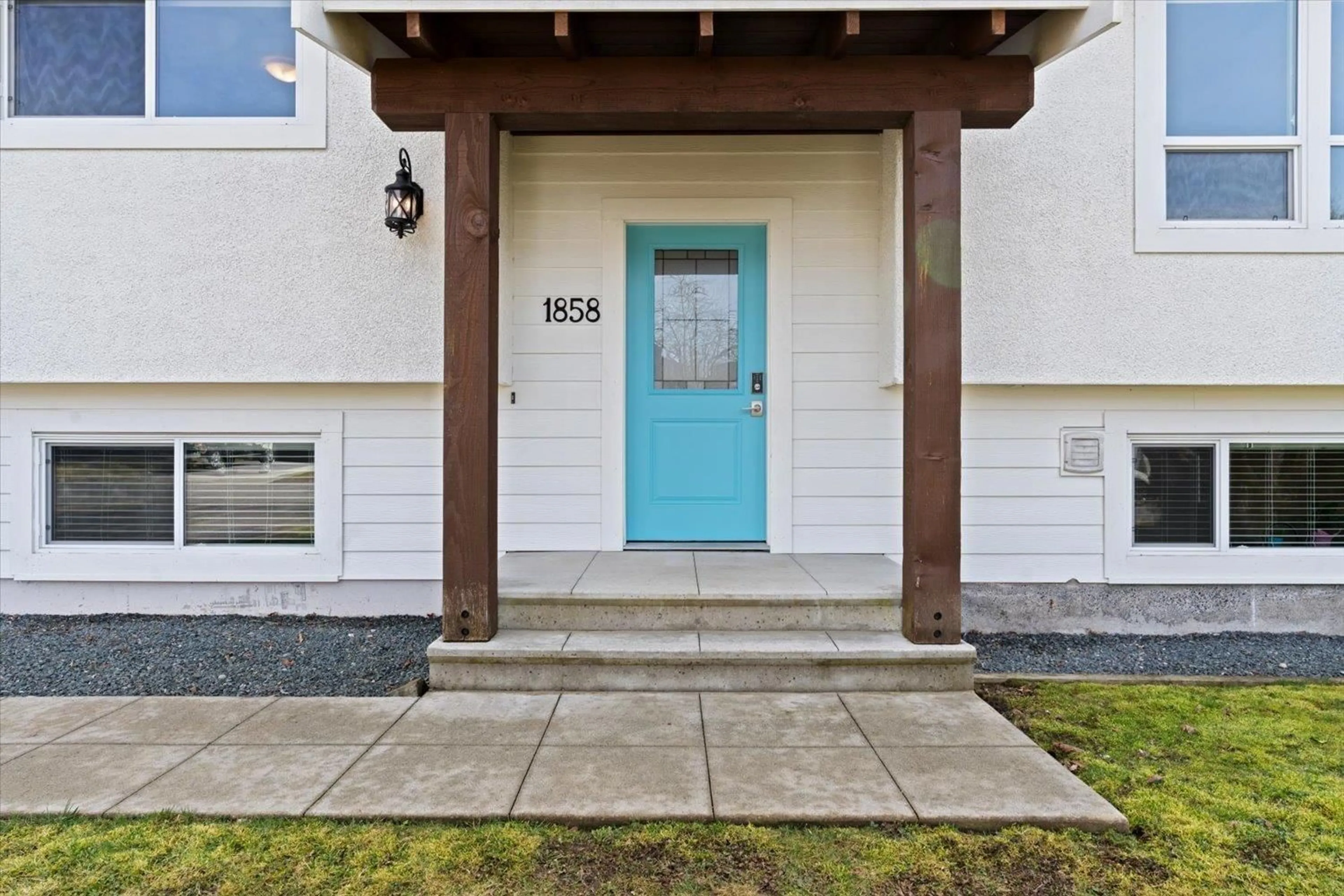 Indoor entryway for 1858 CAROLINE DRIVE, Agassiz British Columbia V0M1A3