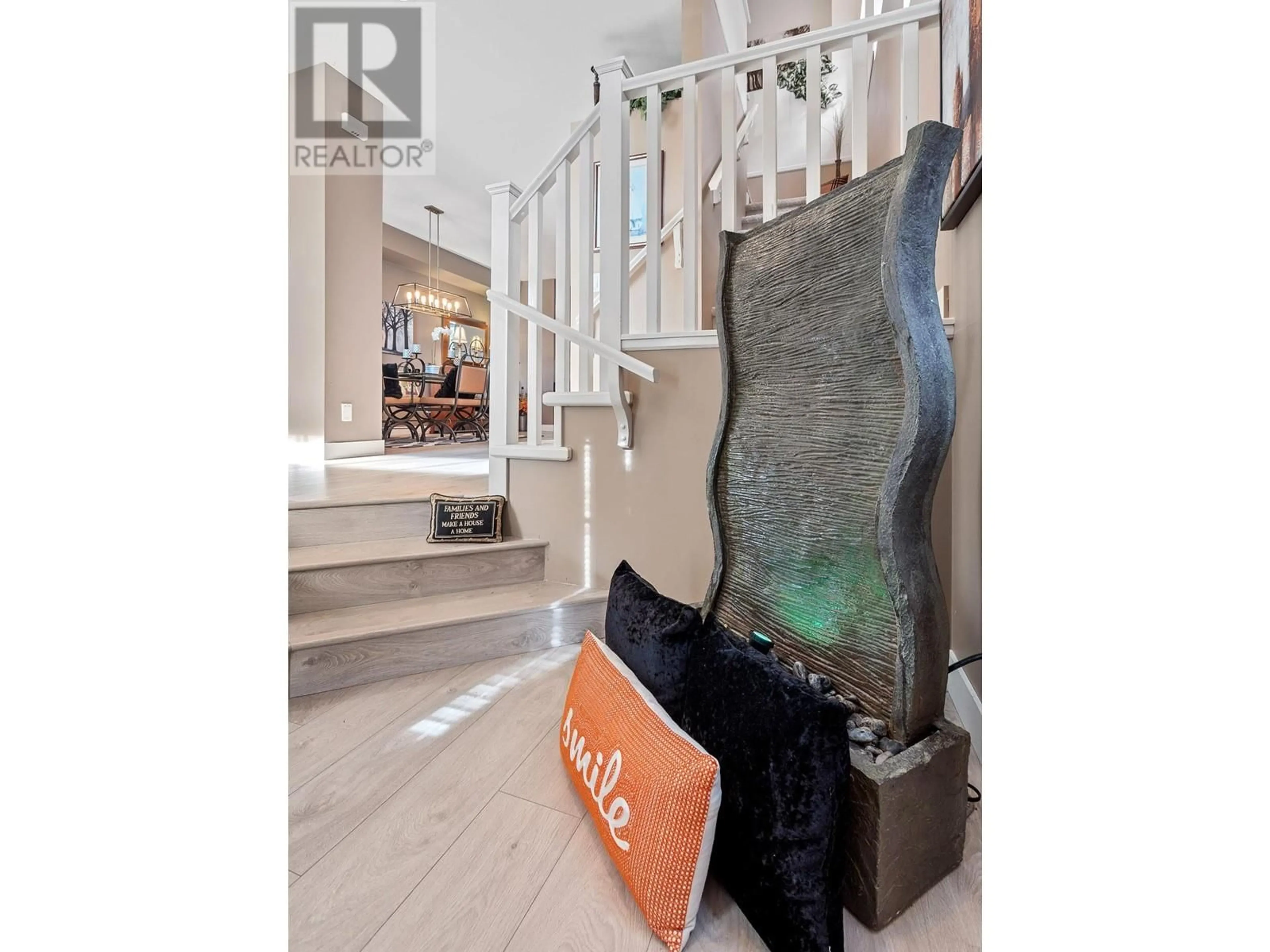 Indoor foyer for 119 FOREST PARK WAY, Port Moody British Columbia V3H5J4