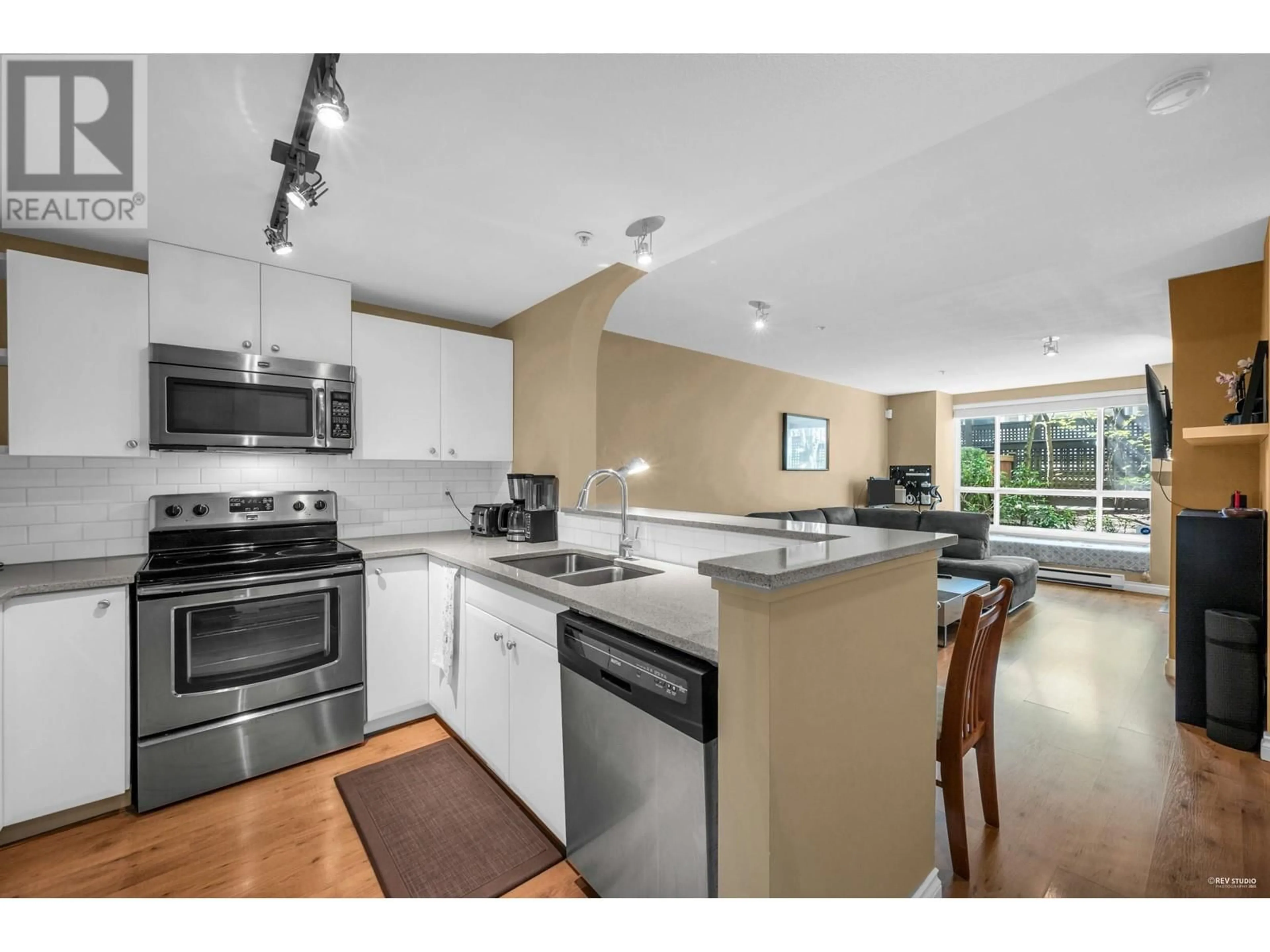 Open concept kitchen, unknown for 214 - 6833 VILLAGE GRN, Burnaby British Columbia V5E4M1