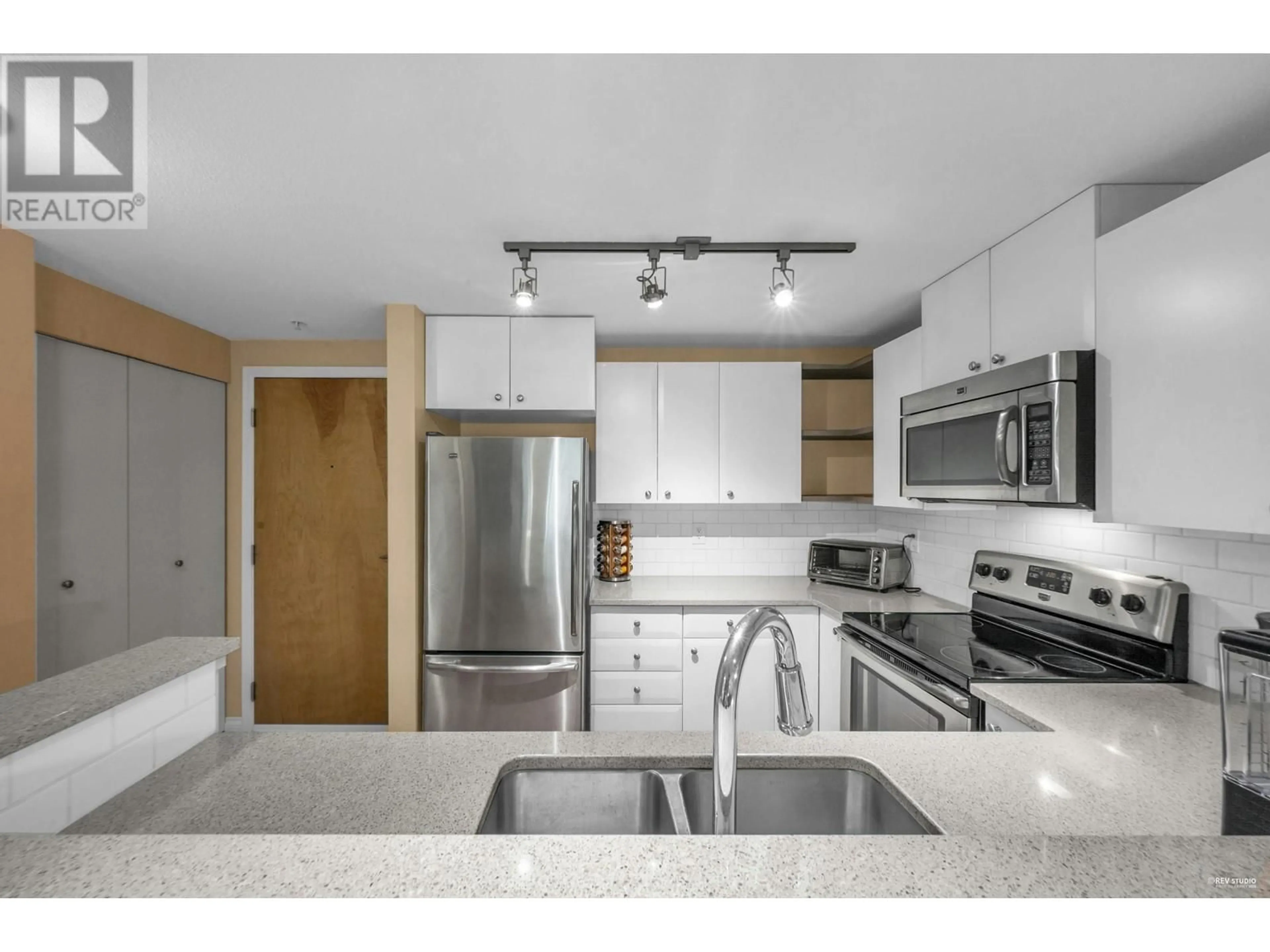 Open concept kitchen, unknown for 214 - 6833 VILLAGE GRN, Burnaby British Columbia V5E4M1