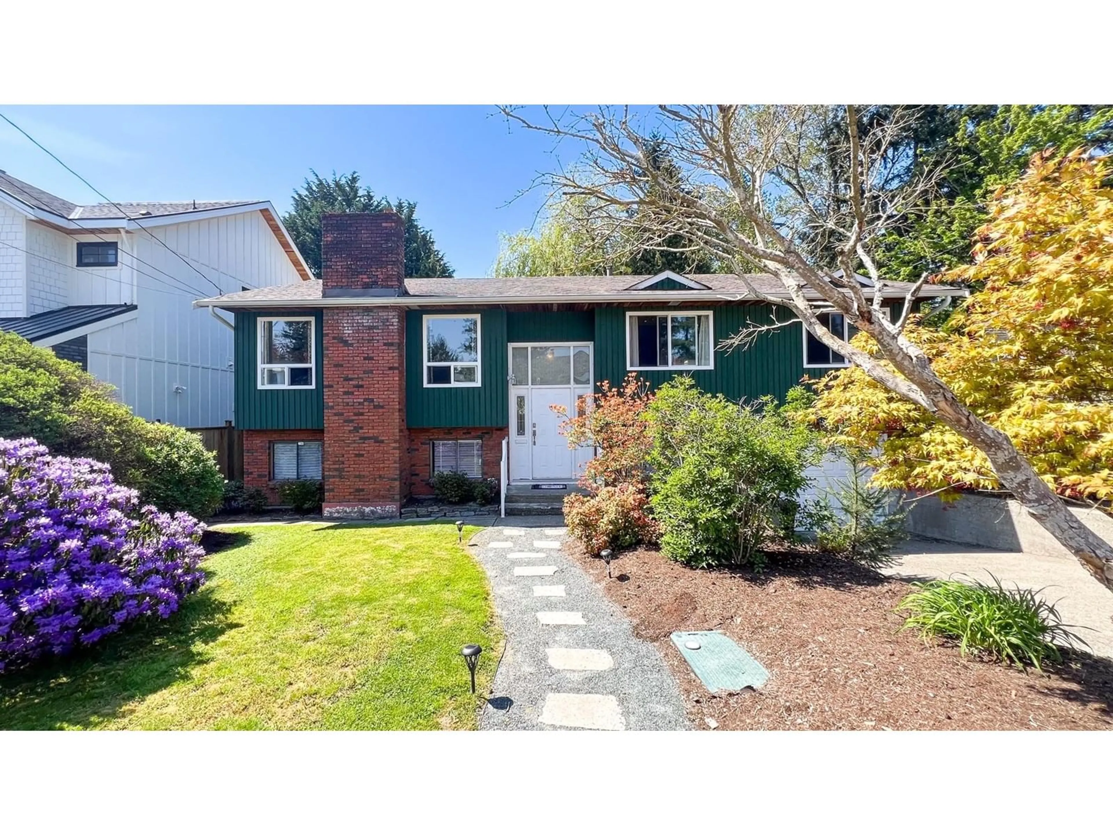 Home with vinyl exterior material, street for 6505 LYON, Delta British Columbia V4E1H6