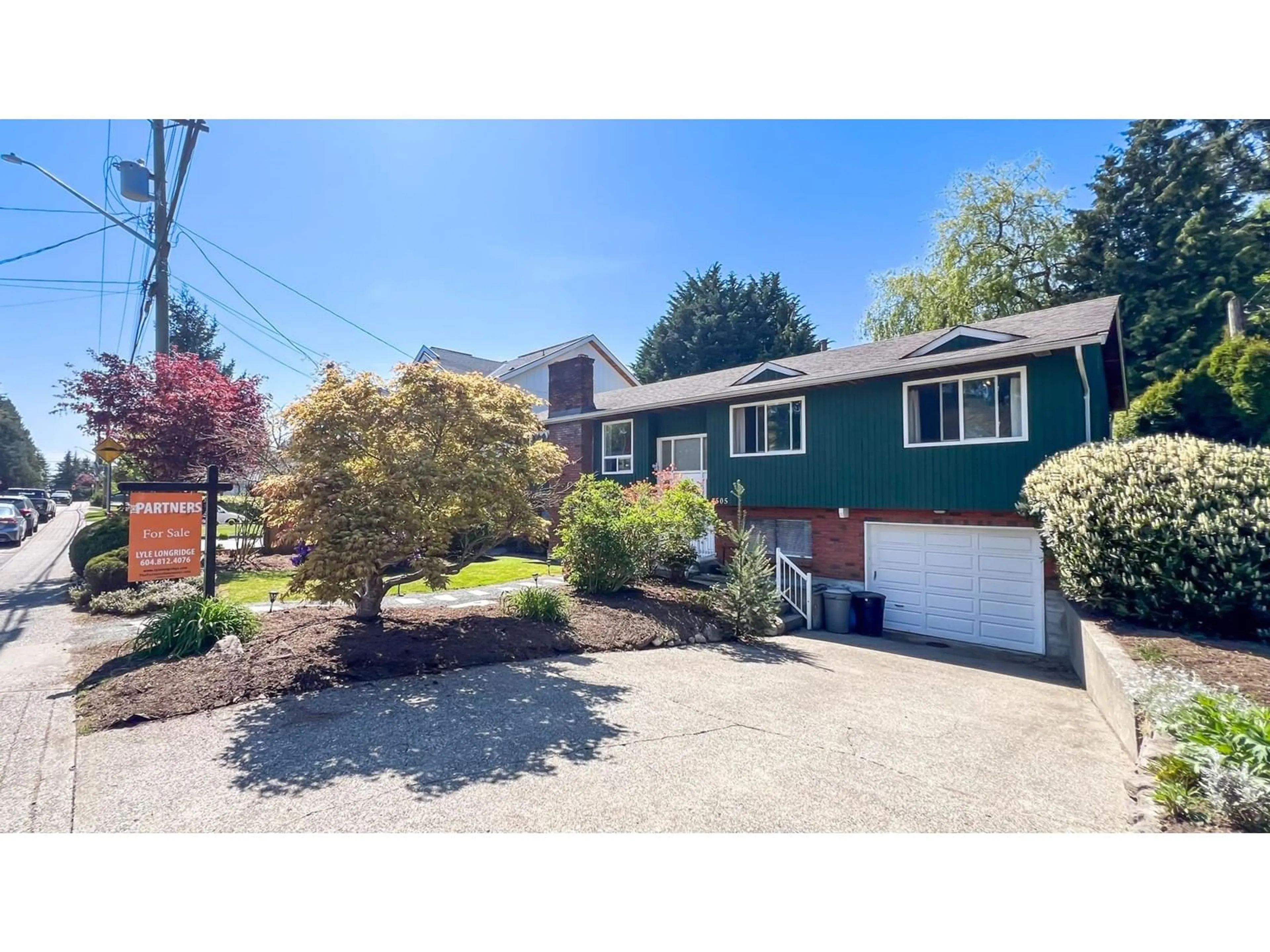 Home with vinyl exterior material, street for 6505 LYON, Delta British Columbia V4E1H6