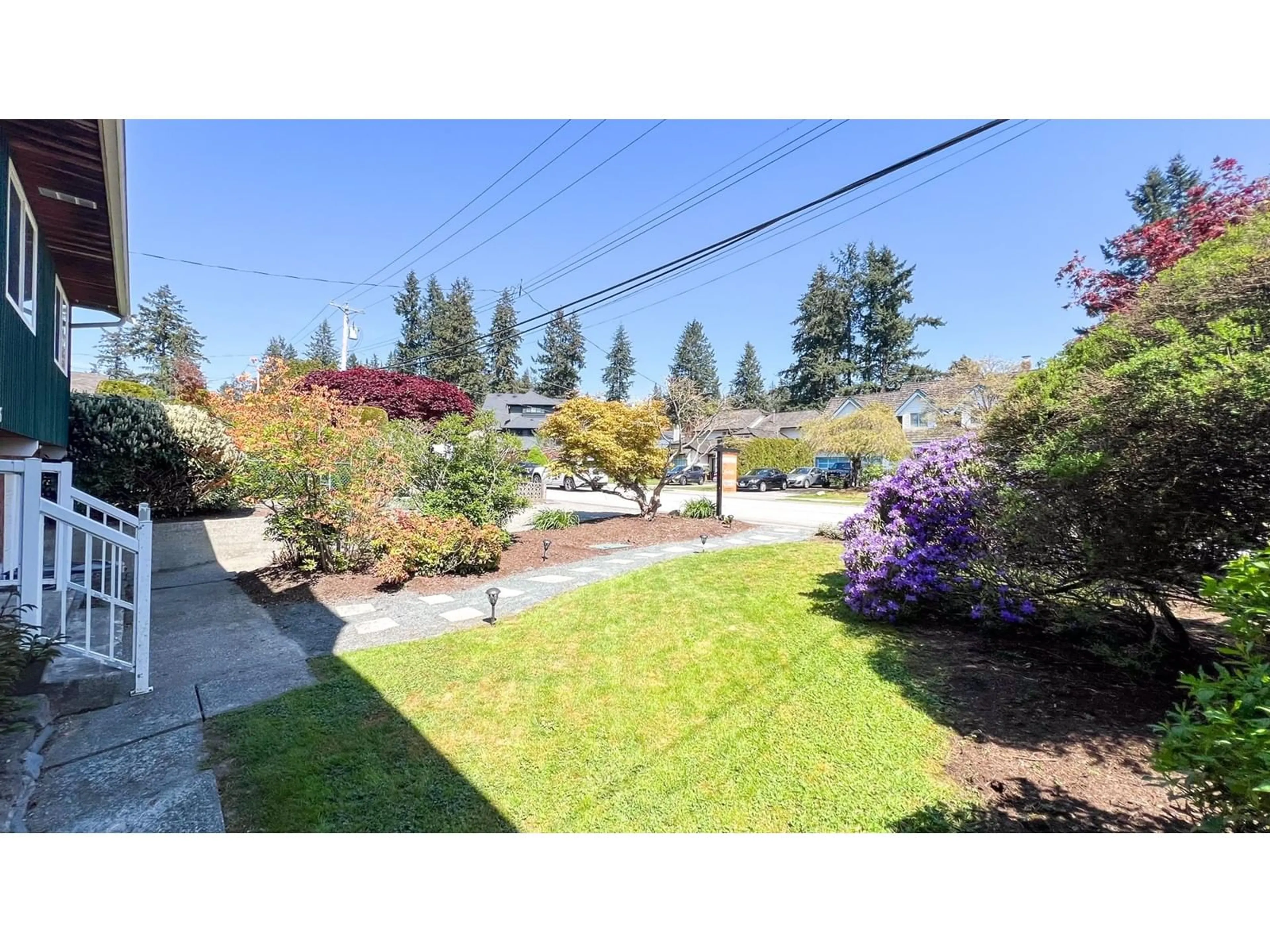 A pic from outside/outdoor area/front of a property/back of a property/a pic from drone, street for 6505 LYON, Delta British Columbia V4E1H6