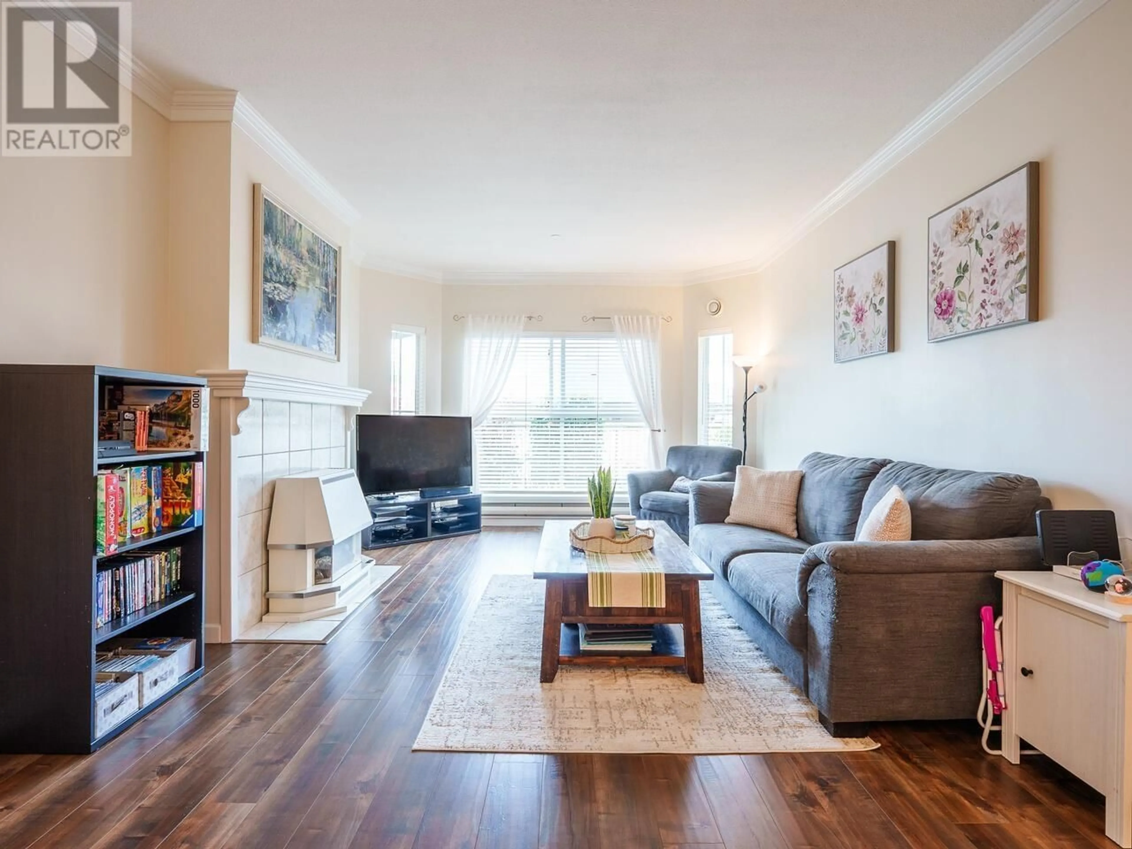 Living room with furniture, wood/laminate floor for 104 - 12464 191B STREET, Pitt Meadows British Columbia V3Y2P6