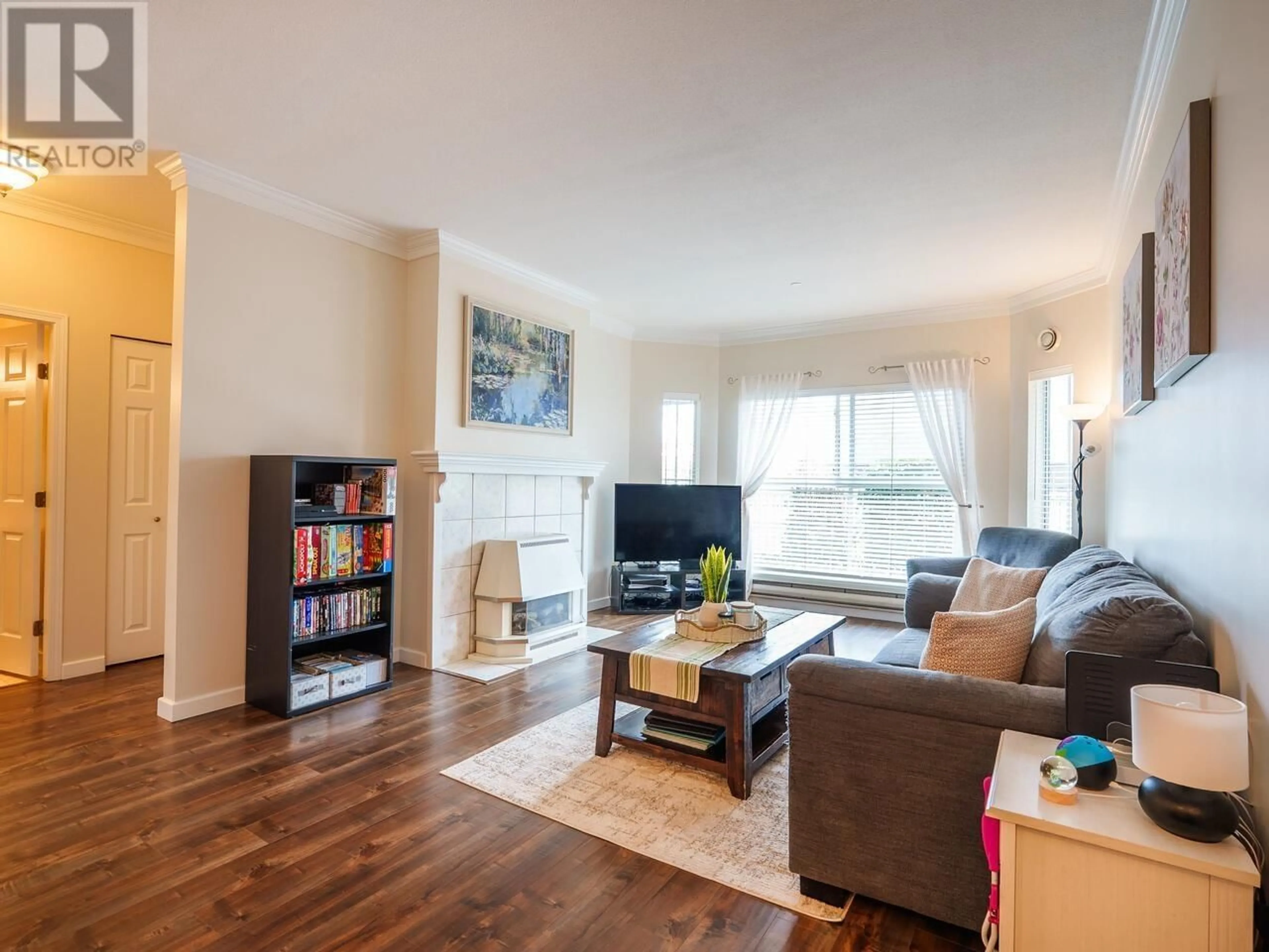 Living room with furniture, wood/laminate floor for 104 - 12464 191B STREET, Pitt Meadows British Columbia V3Y2P6