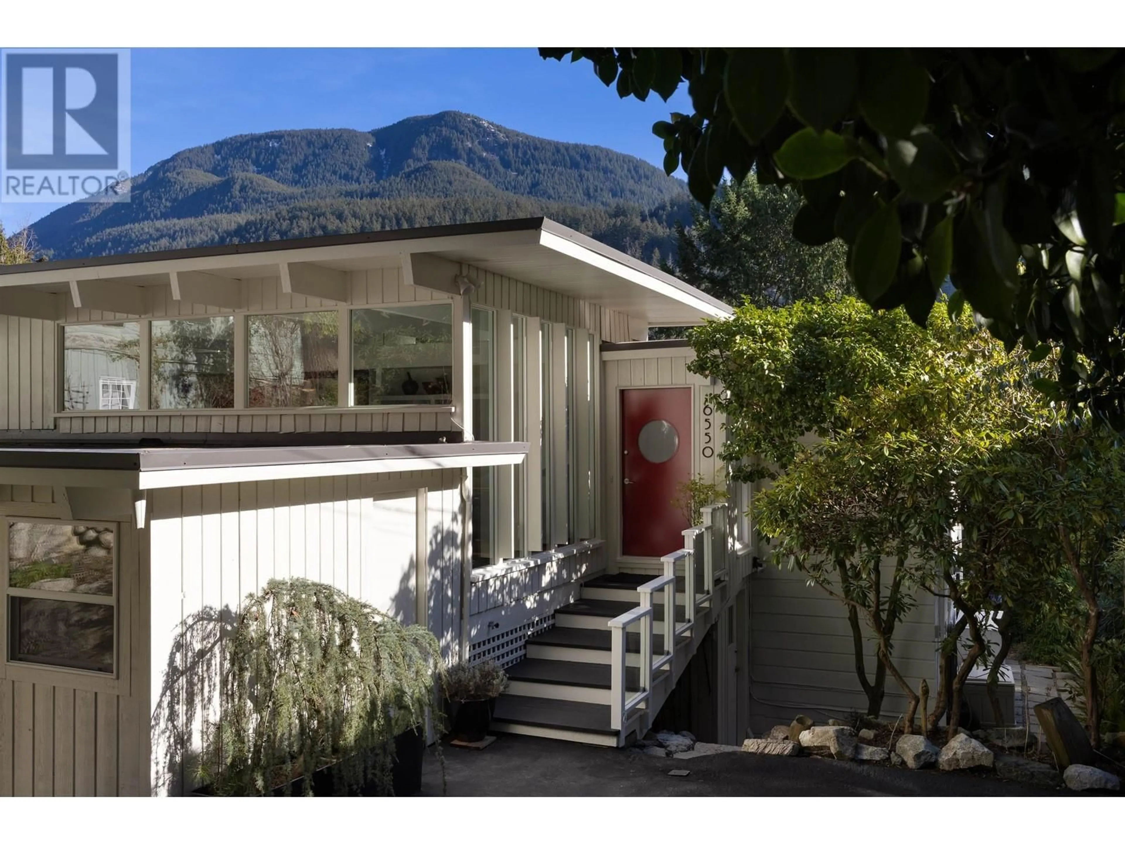 Home with vinyl exterior material, mountain view for 6550 WELLINGTON AVENUE, West Vancouver British Columbia V7W2H9