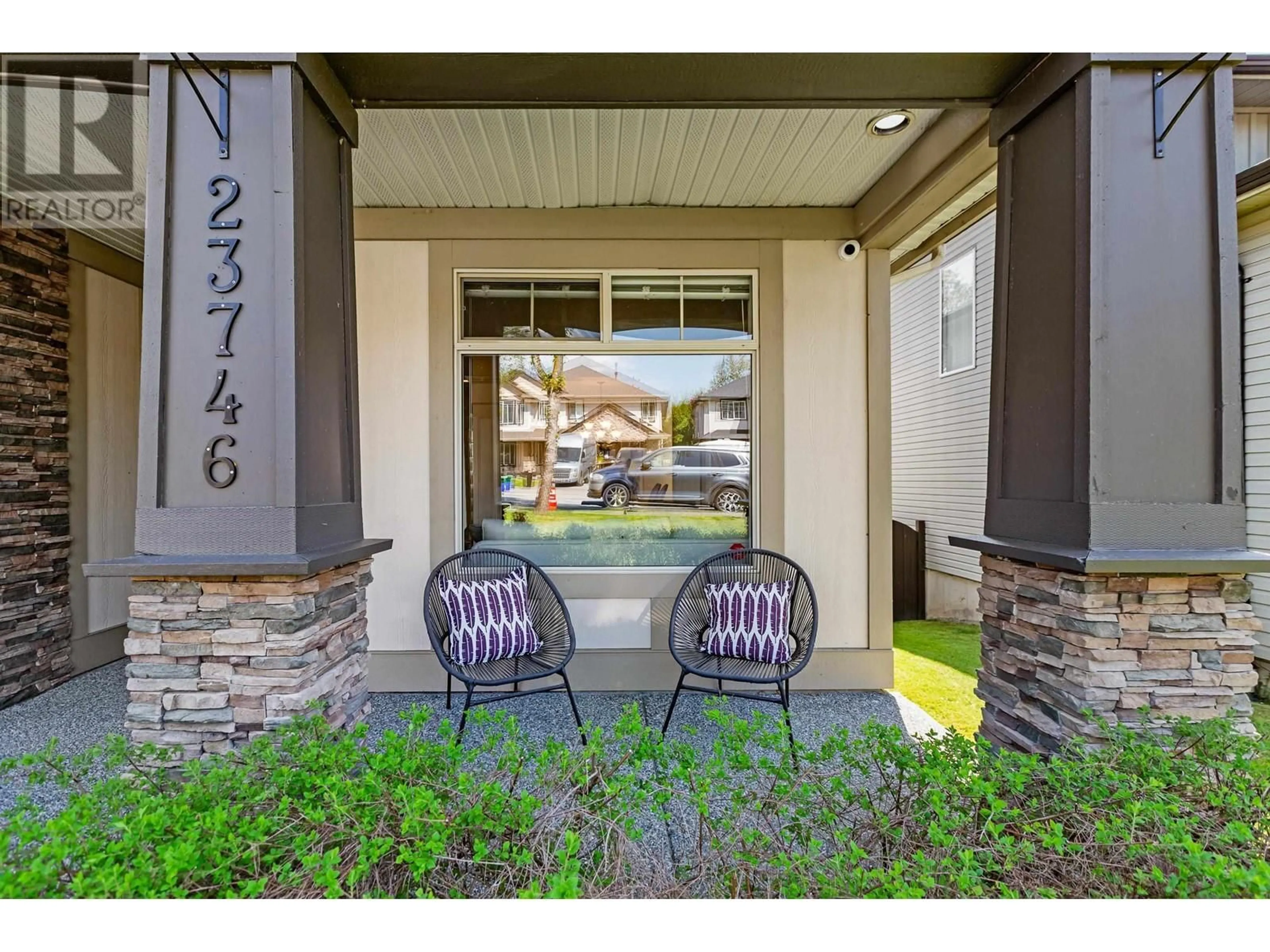 Indoor entryway for 23746 110 AVENUE, Maple Ridge British Columbia V2W1E7
