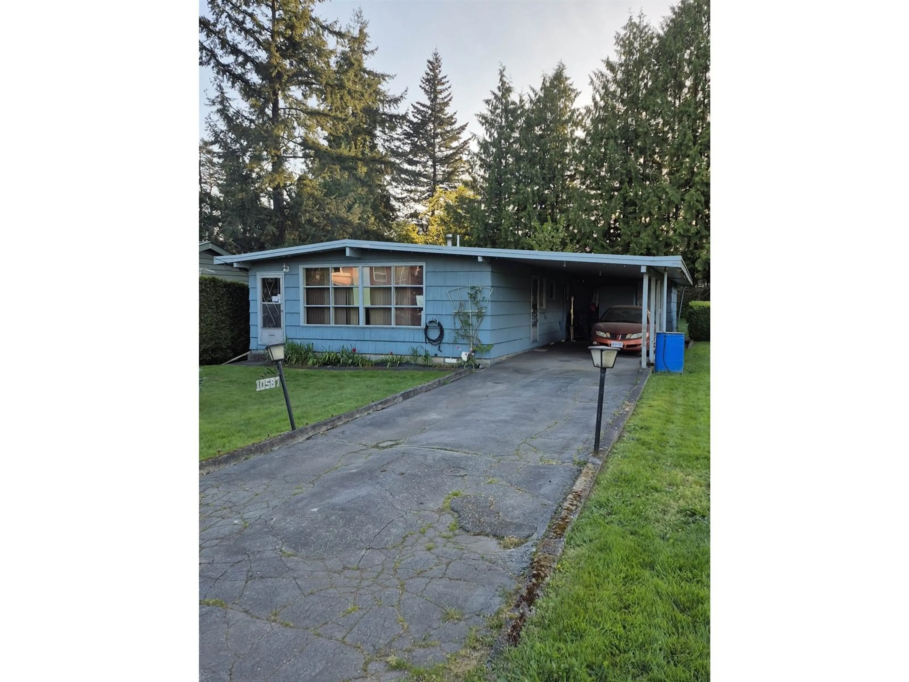 Unknown for 10587 138A, Surrey British Columbia V3T4L2
