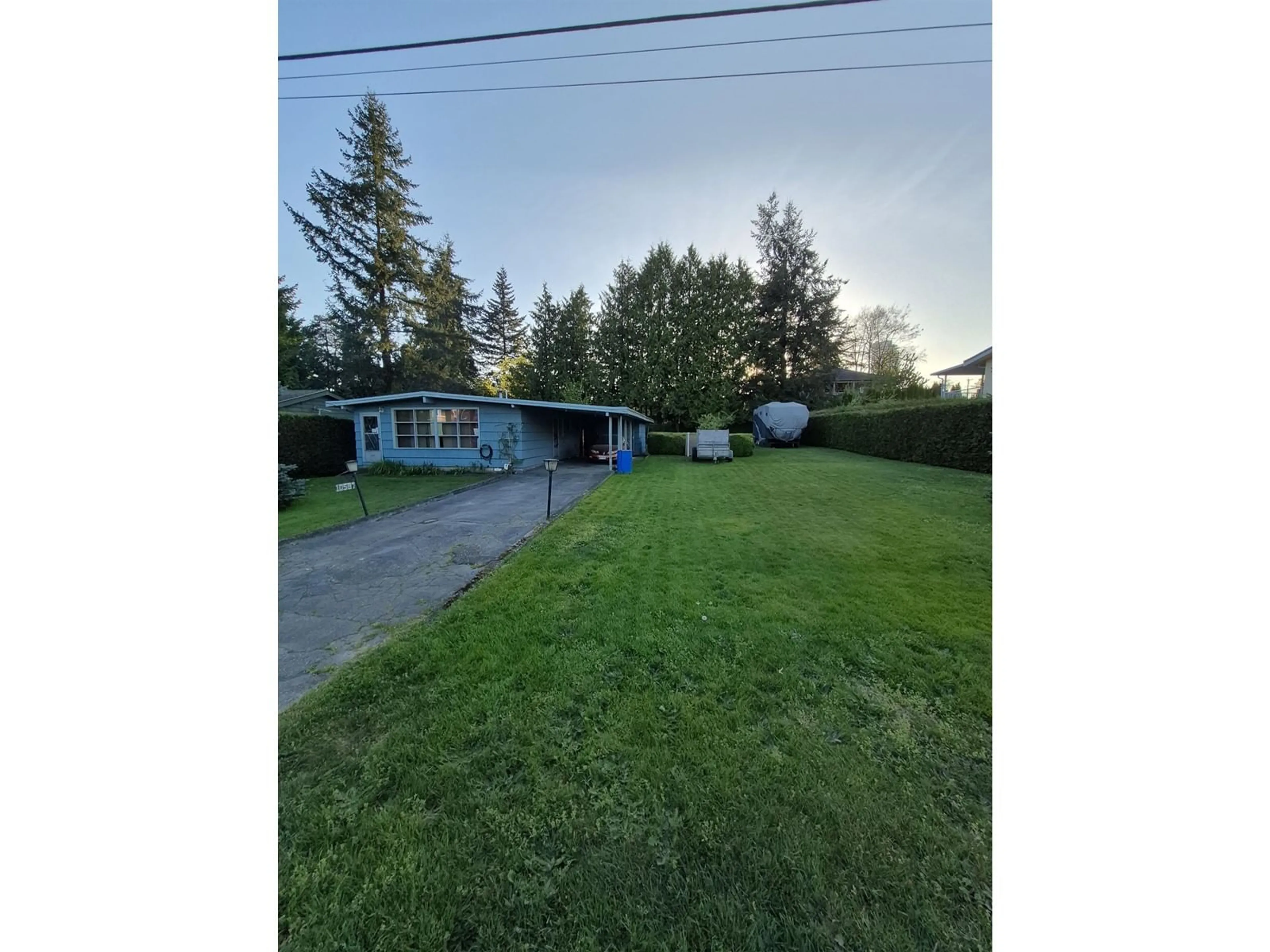 A pic from outside/outdoor area/front of a property/back of a property/a pic from drone, street for 10587 138A, Surrey British Columbia V3T4L2