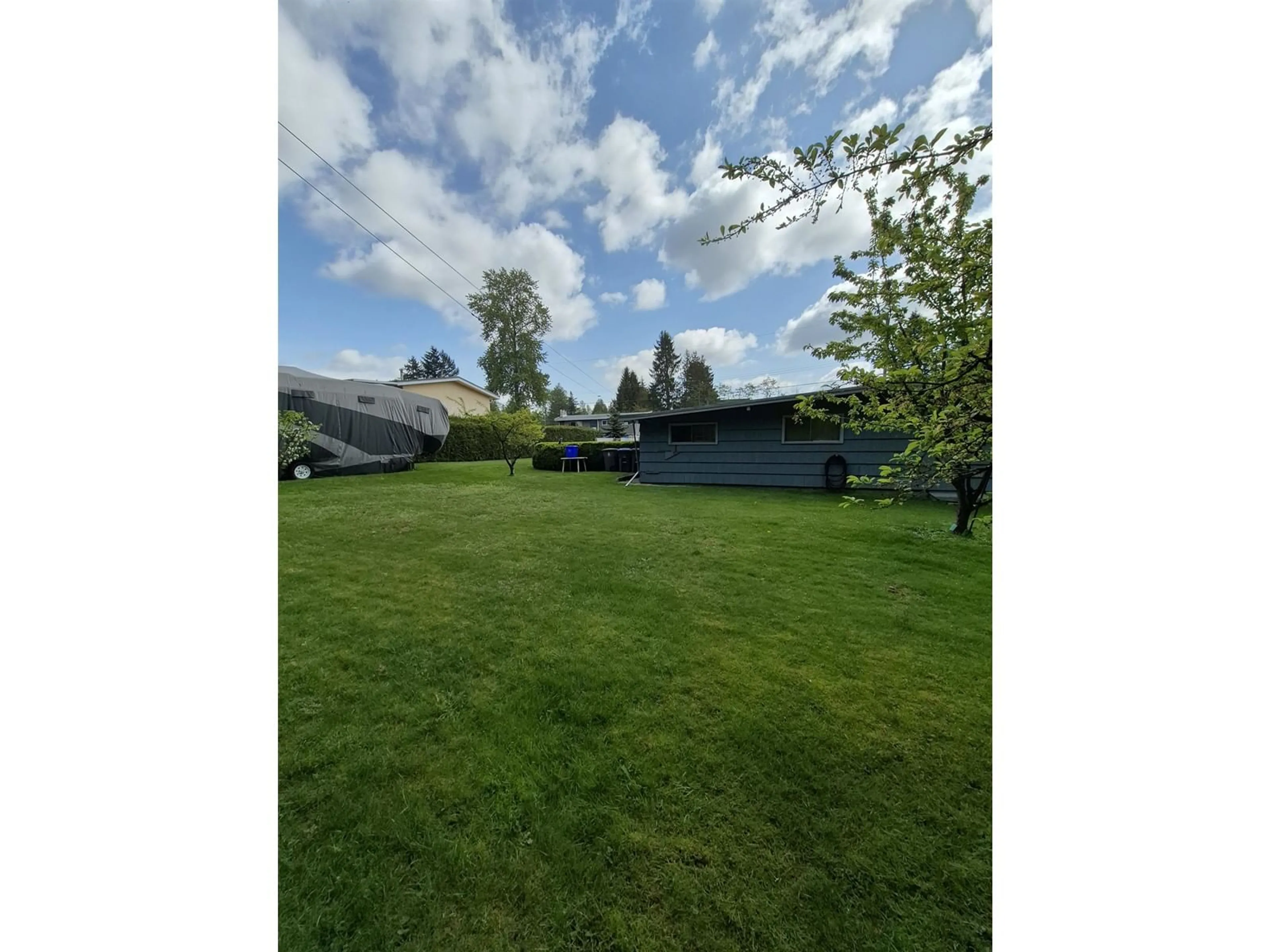 A pic from outside/outdoor area/front of a property/back of a property/a pic from drone, unknown for 10587 138A, Surrey British Columbia V3T4L2