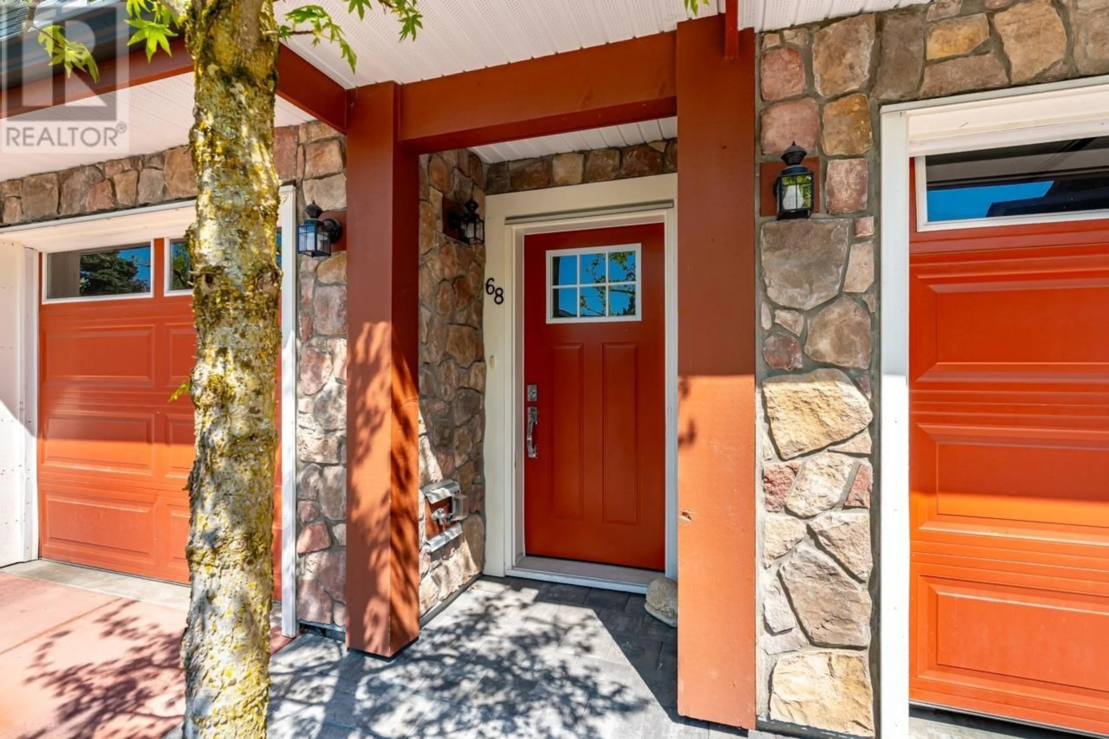 Indoor entryway for 68 - 23651 132 AVENUE, Maple Ridge British Columbia V4R0E9