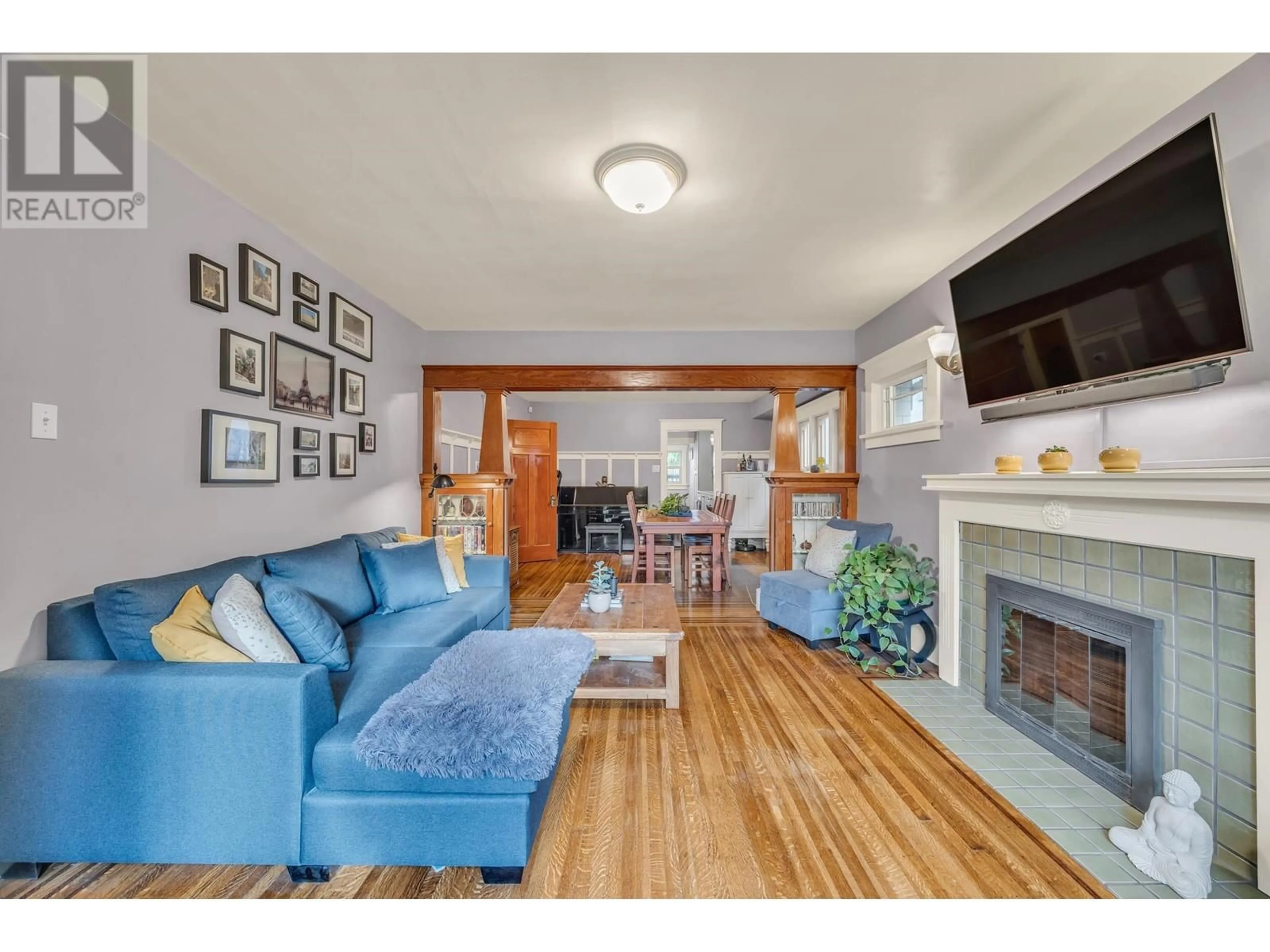 Living room with furniture, wood/laminate floor for 1217 12TH AVENUE, Vancouver British Columbia V5T2J8