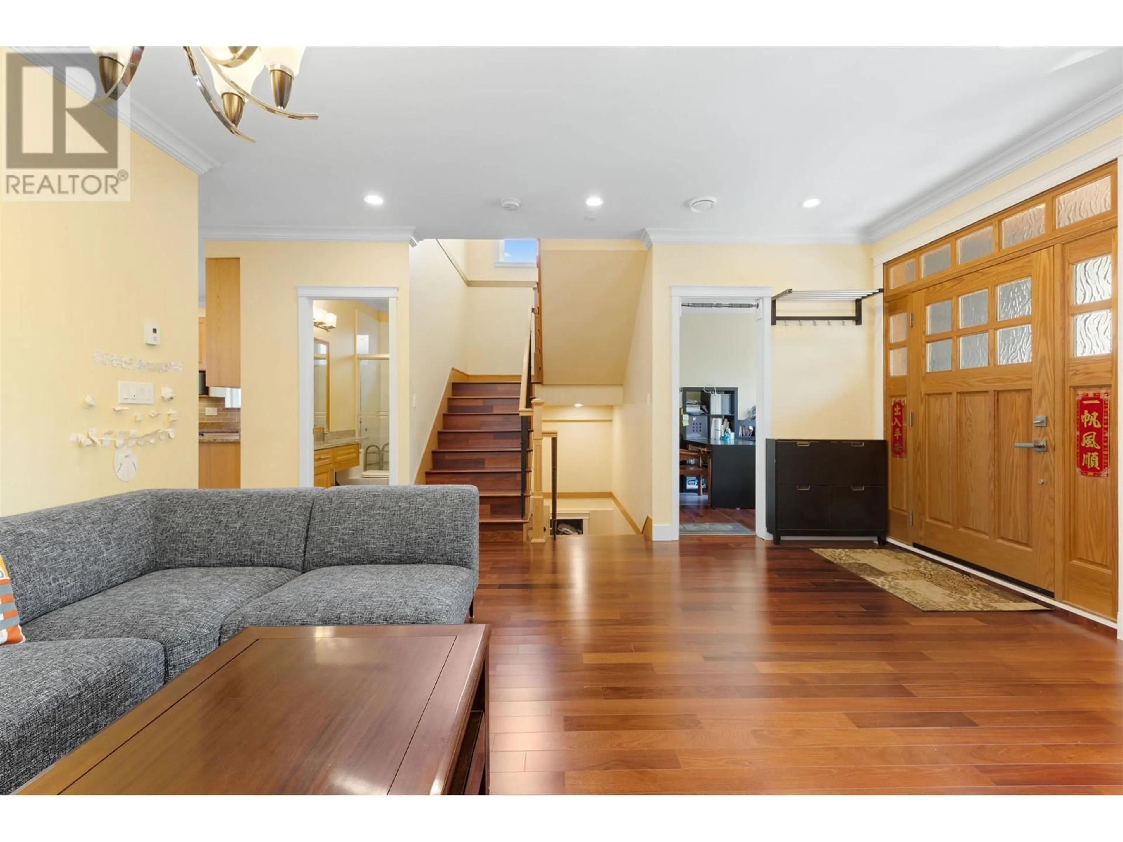 Indoor foyer for 3333 28TH AVENUE, Vancouver British Columbia V5R1T2