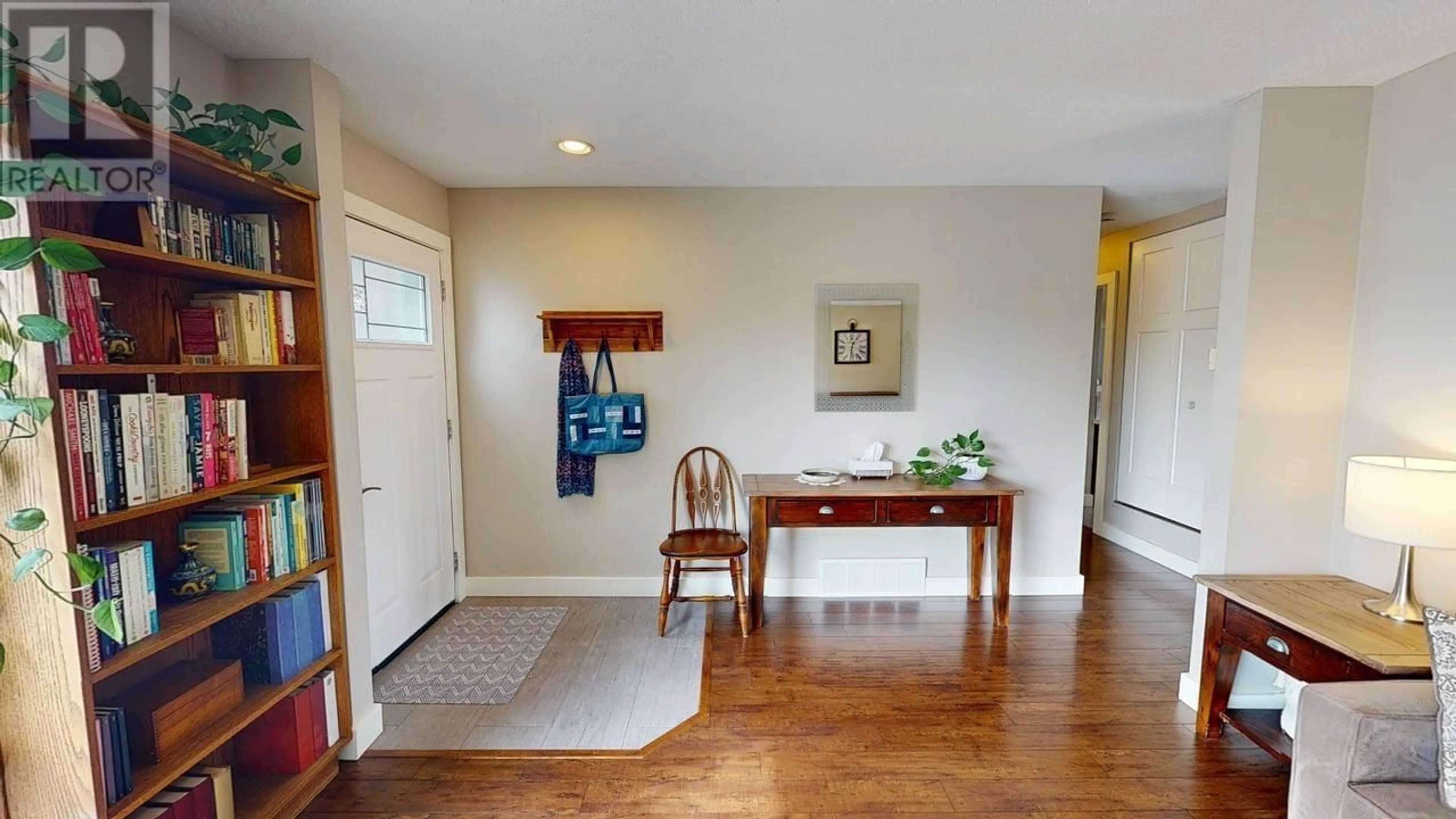 Indoor entryway for 9816 112 AVENUE, Fort St. John British Columbia V1J2W5