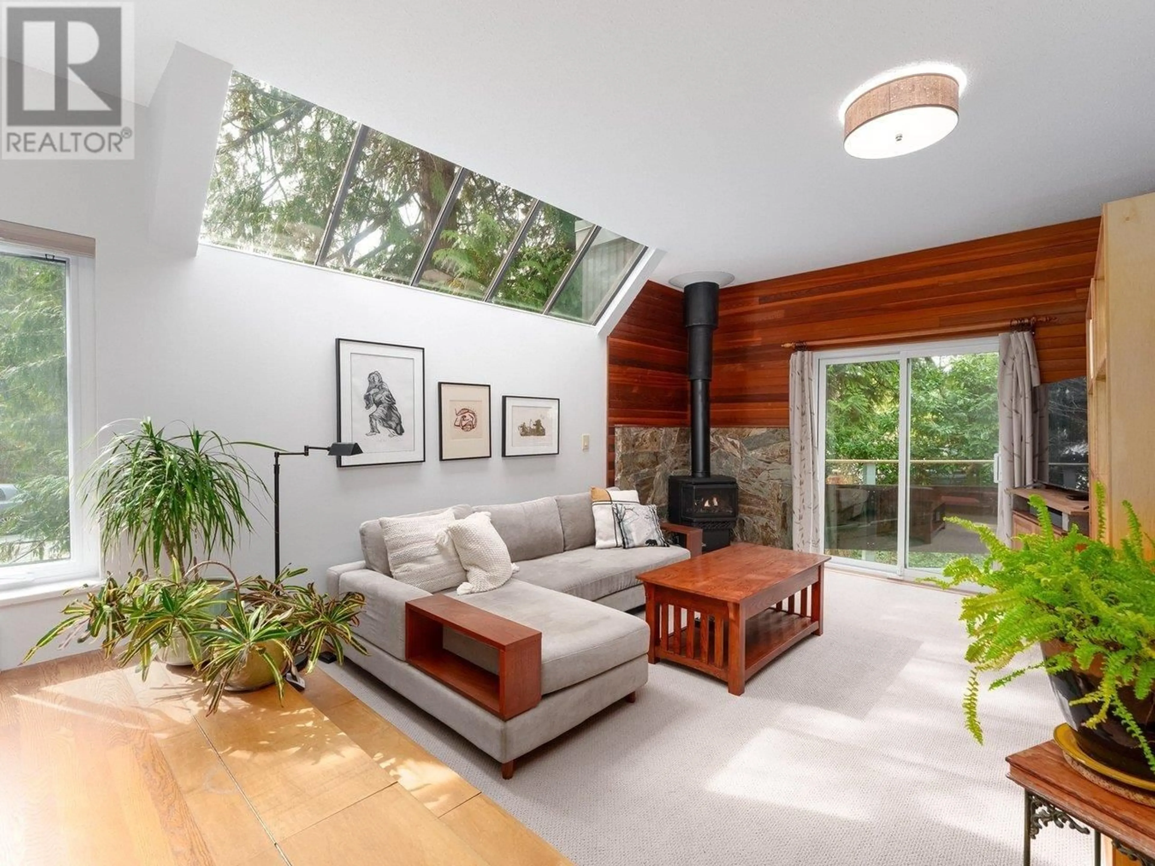 Living room with furniture, unknown for 3821 SYMONDS ROAD, North Vancouver British Columbia V7K2L7