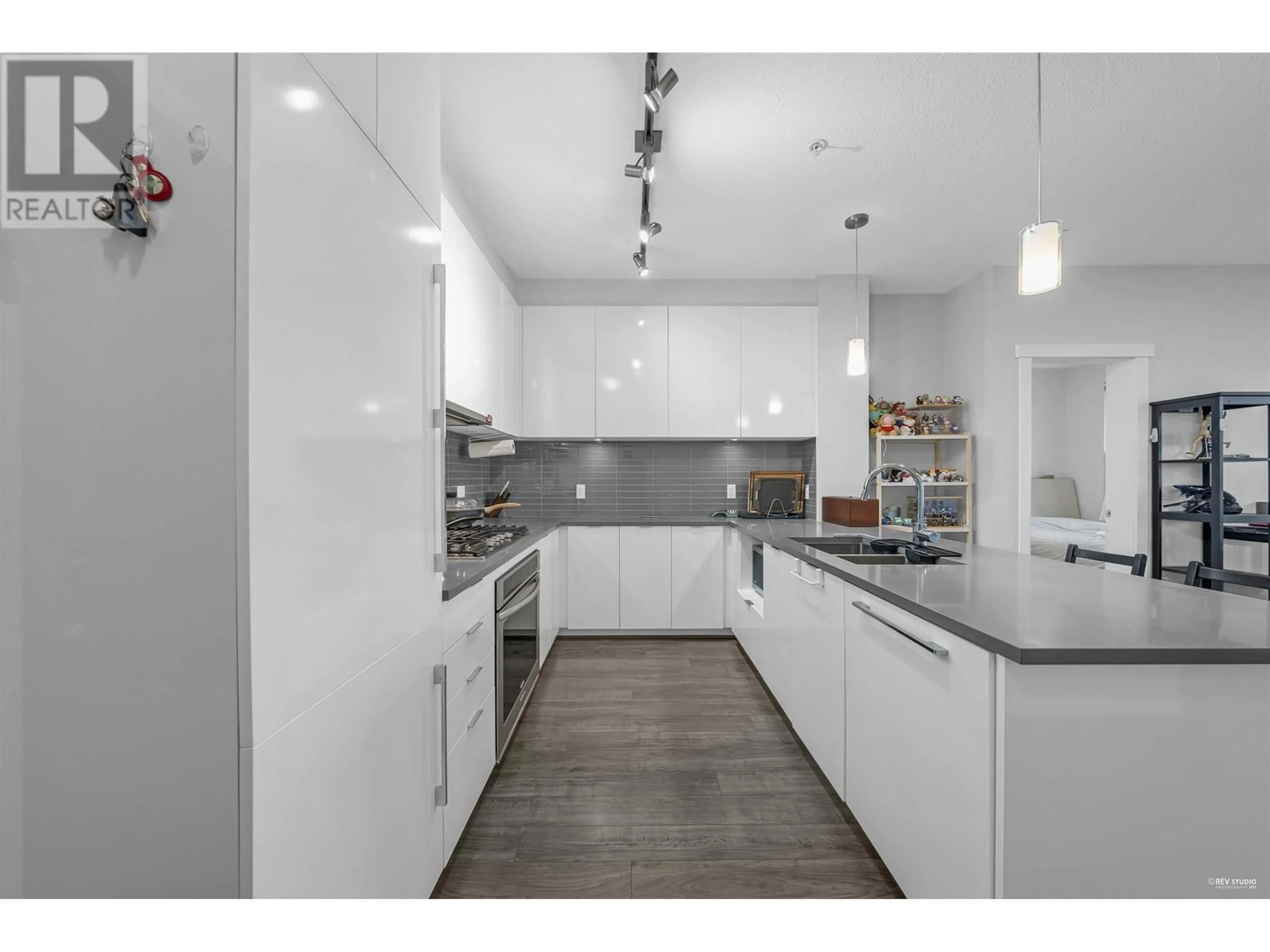 Contemporary kitchen, unknown for 508 - 9399 ALEXANDRA ROAD, Richmond British Columbia V6X0L7