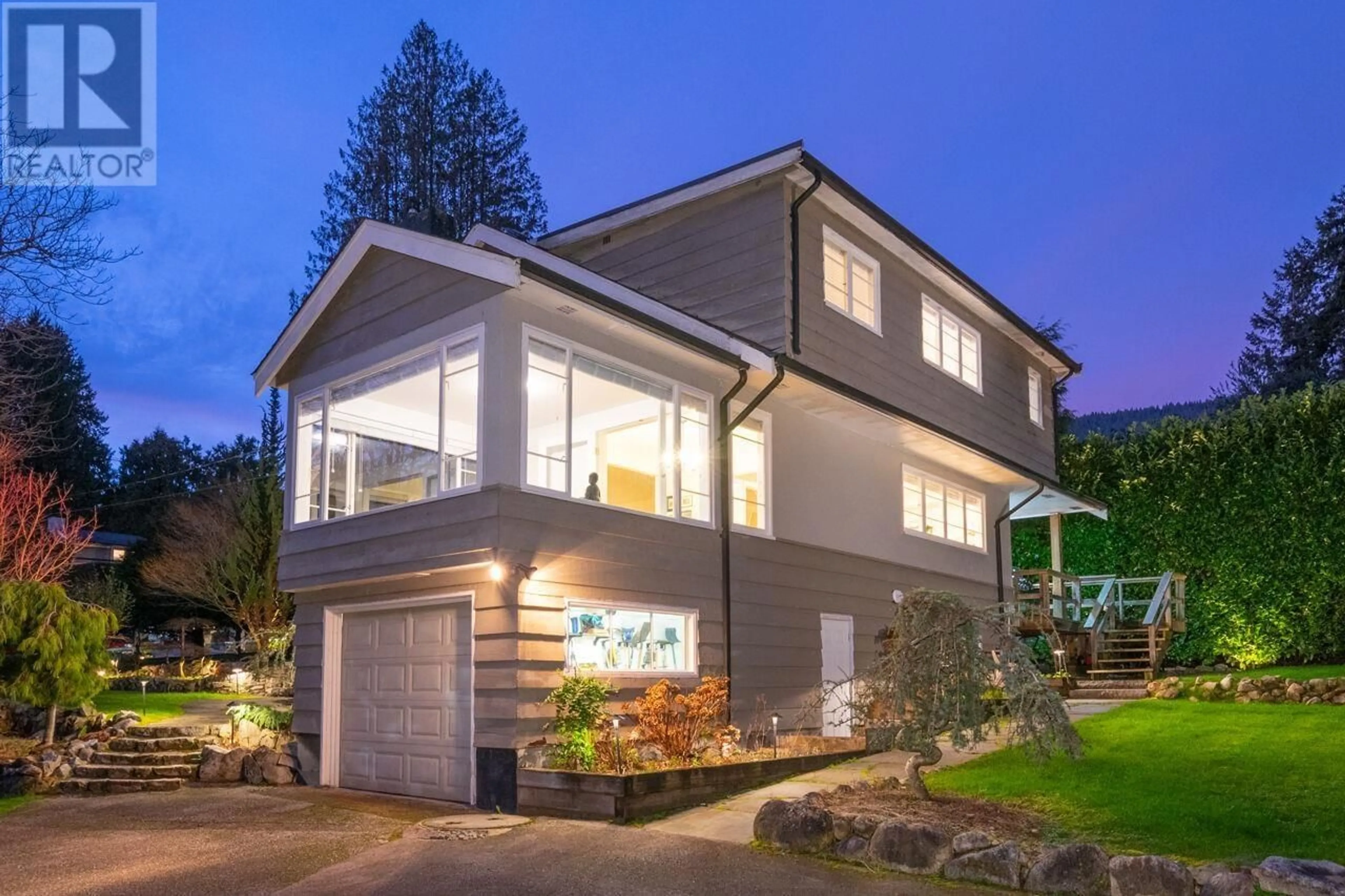 Home with vinyl exterior material, street for 1310 29TH STREET, West Vancouver British Columbia V7V4M6