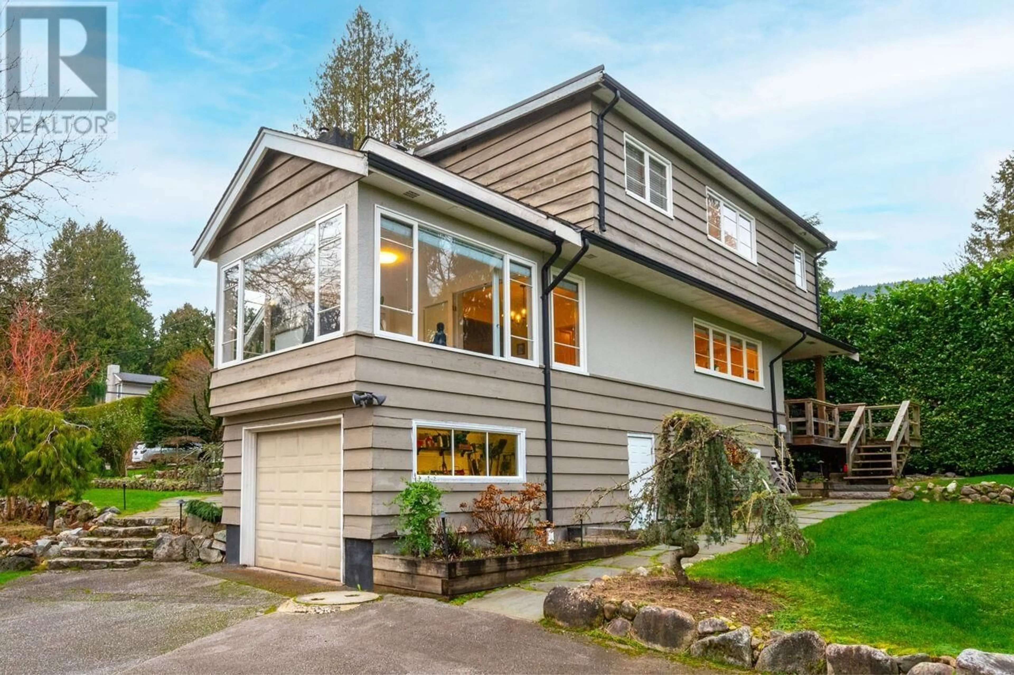 Home with vinyl exterior material, street for 1310 29TH STREET, West Vancouver British Columbia V7V4M6