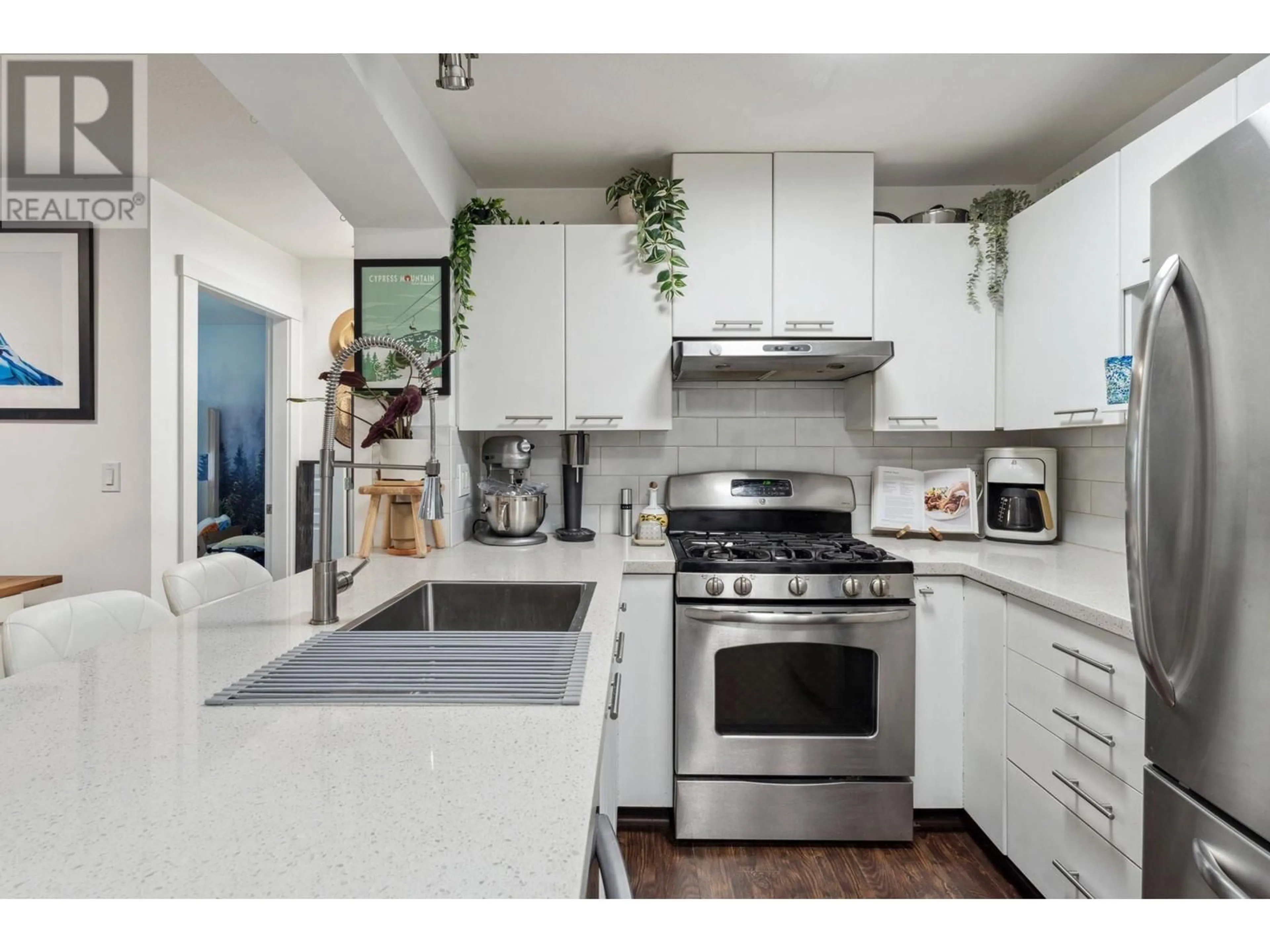 Open concept kitchen, unknown for 205 - 9319 UNIVERSITY CRESCENT, Burnaby British Columbia V5A4Y5