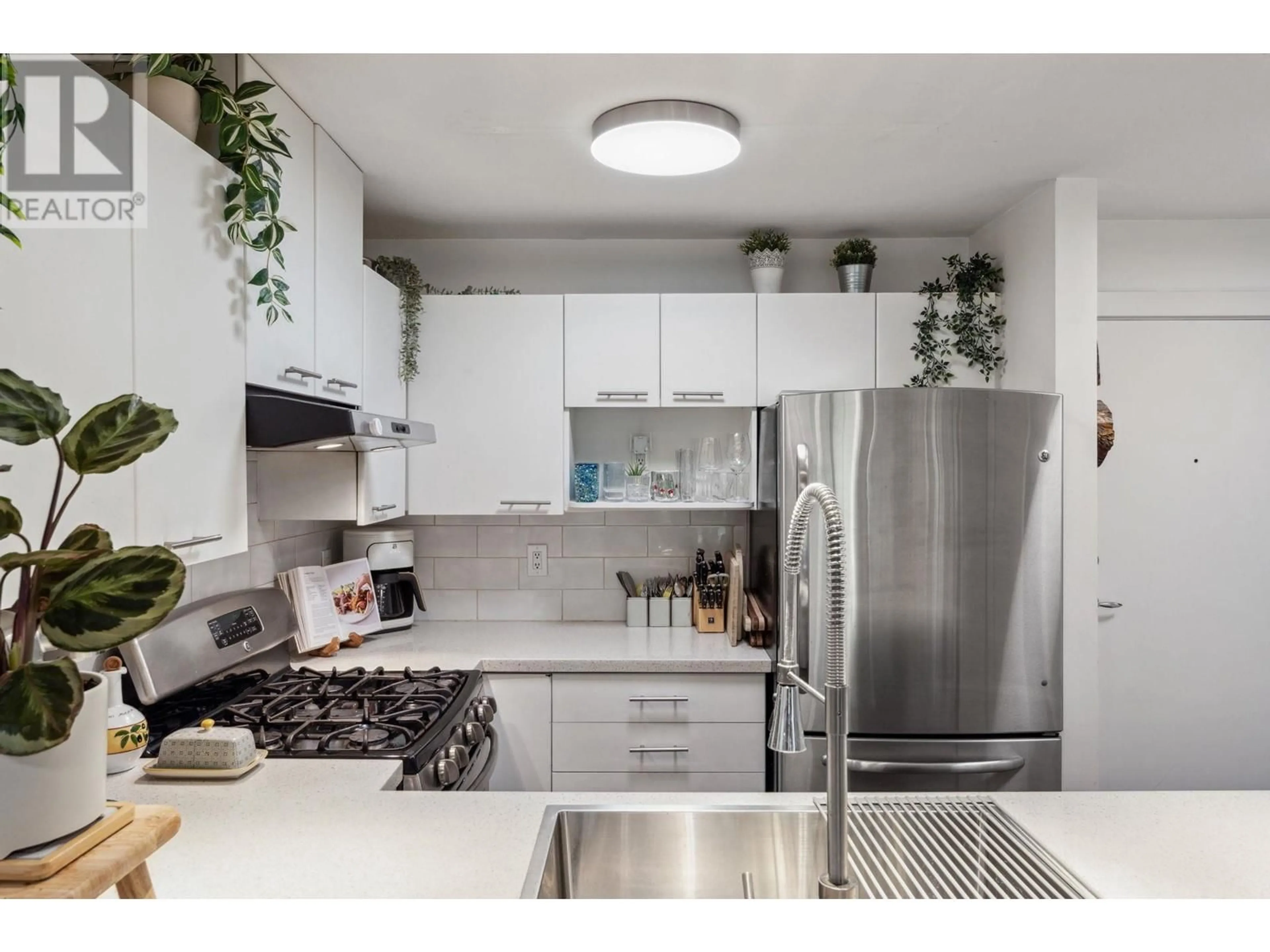 Unknown for 205 - 9319 UNIVERSITY CRESCENT, Burnaby British Columbia V5A4Y5