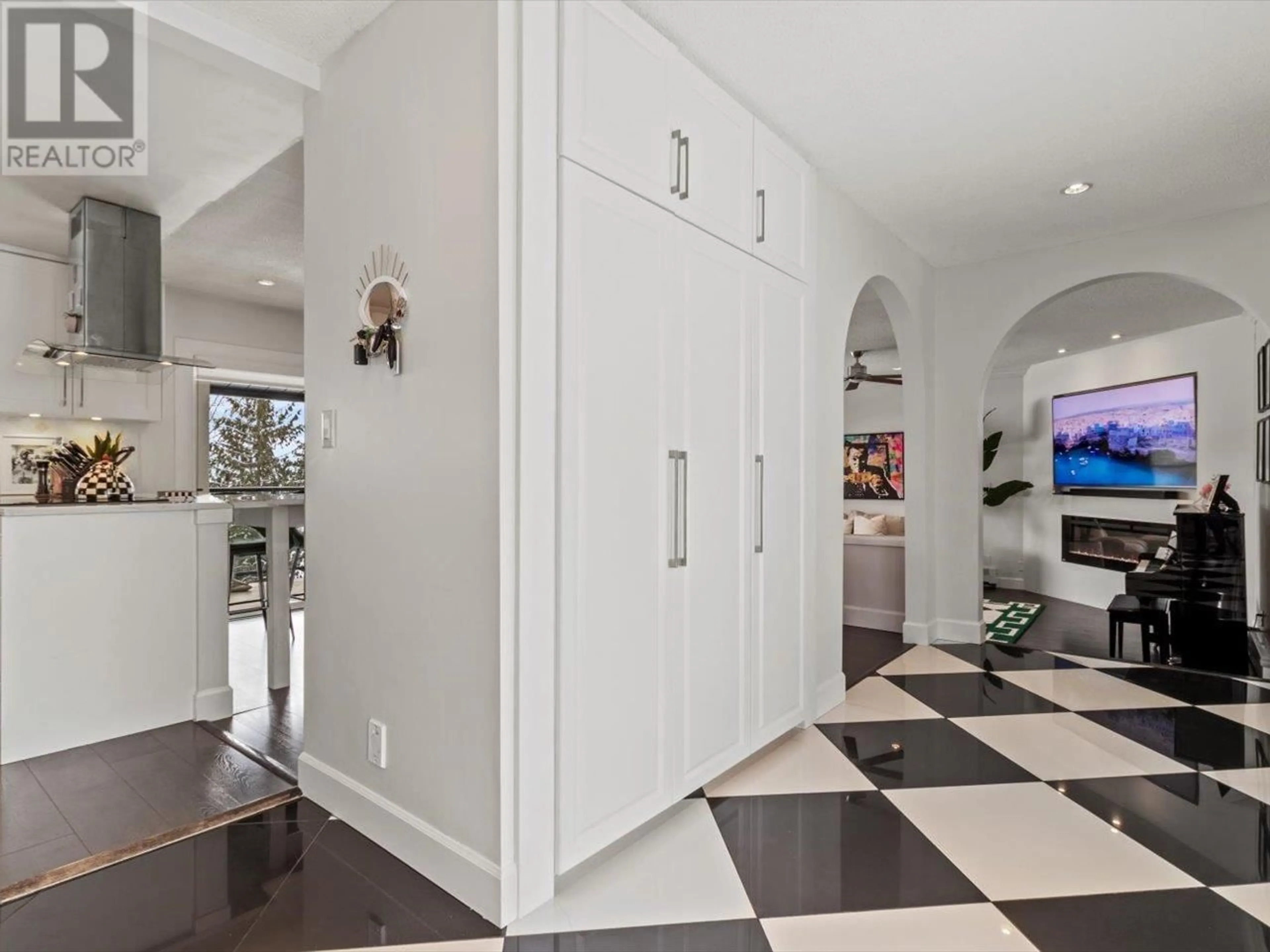 Indoor entryway for 1001 PALMDALE STREET, Coquitlam British Columbia V3C3R3