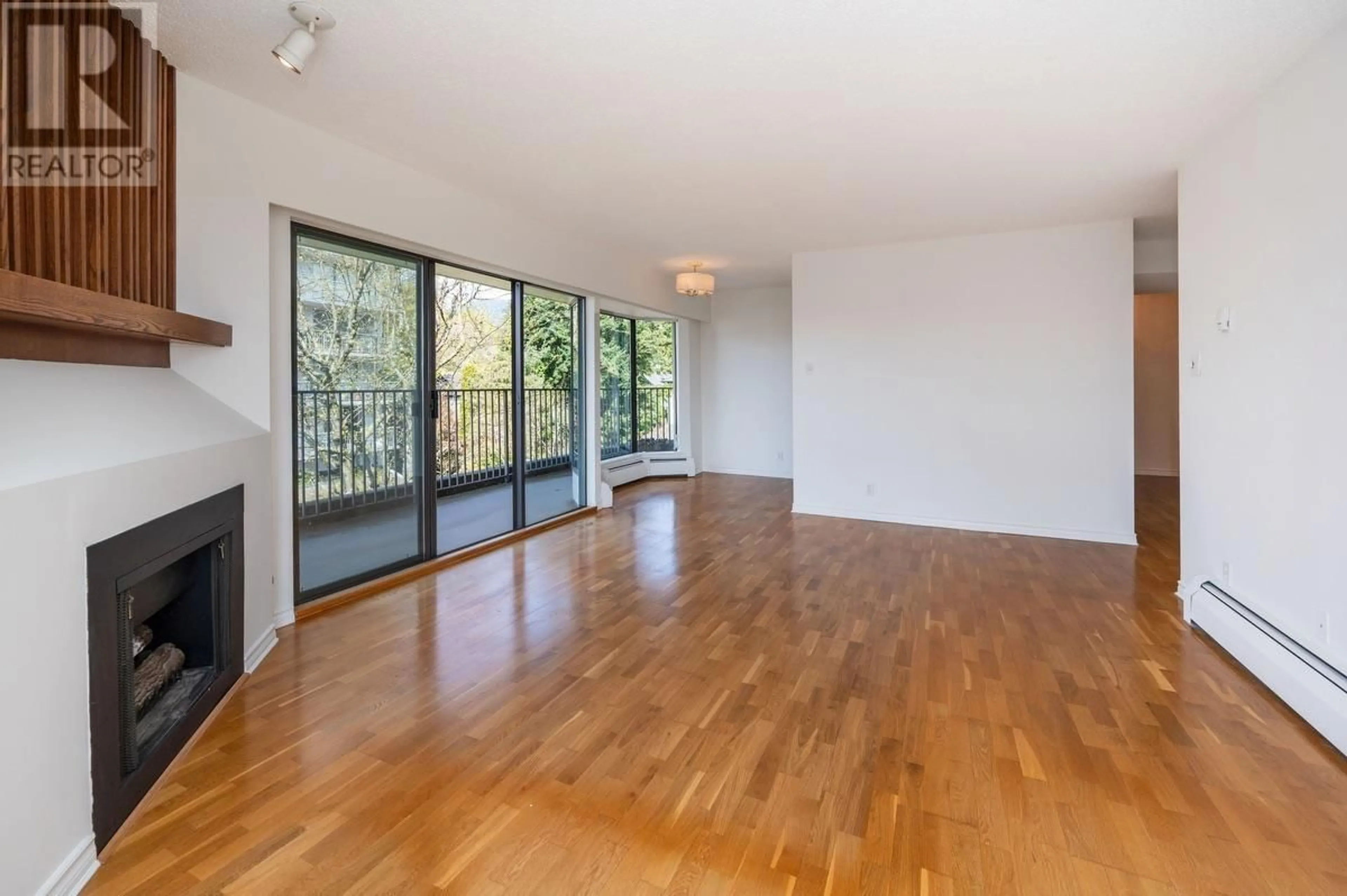 A pic of a room for 401 - 747 17TH STREET, West Vancouver British Columbia V7V3T4