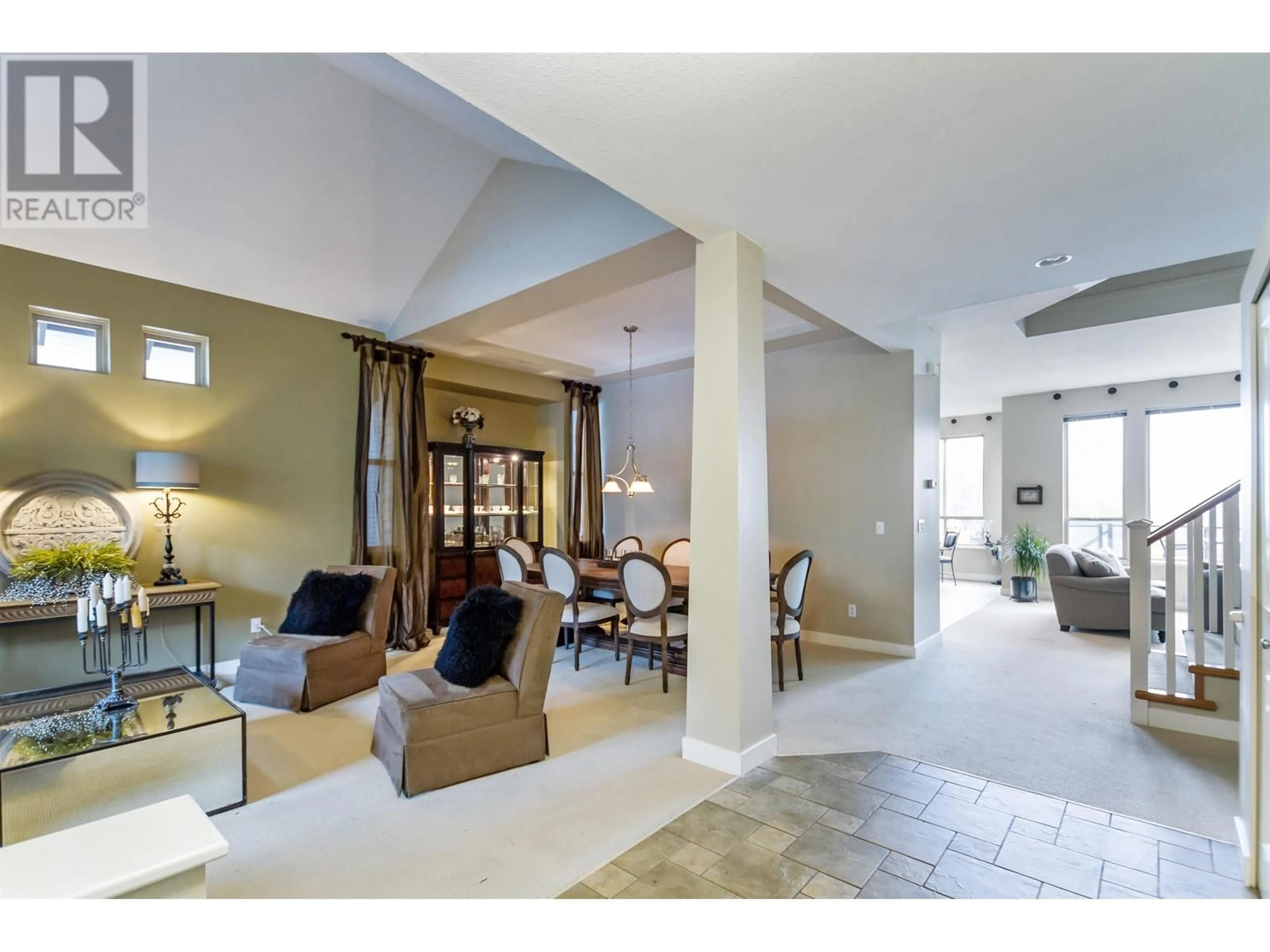 Indoor foyer for 70 FERNWAY DRIVE, Port Moody British Columbia V3H5K5