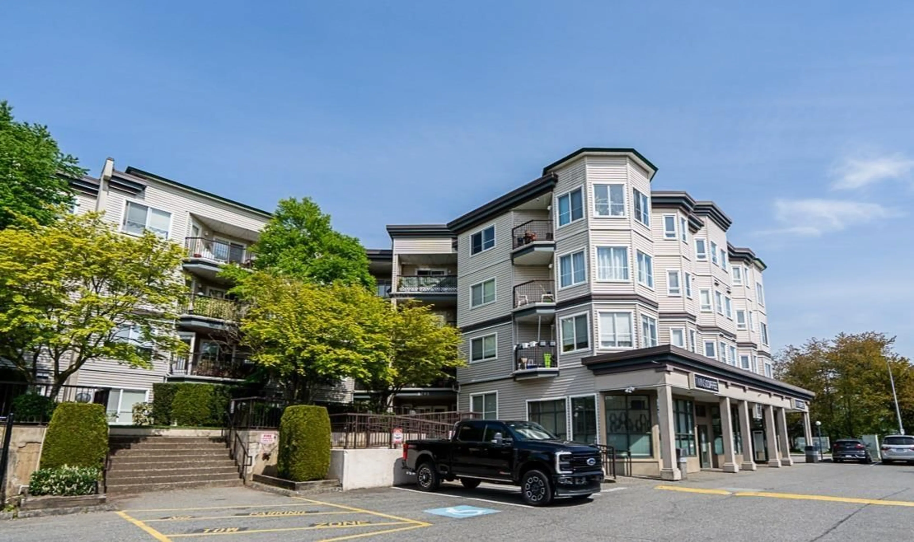 Unknown for 305 - 5765 GLOVER, Langley British Columbia V3A8M8